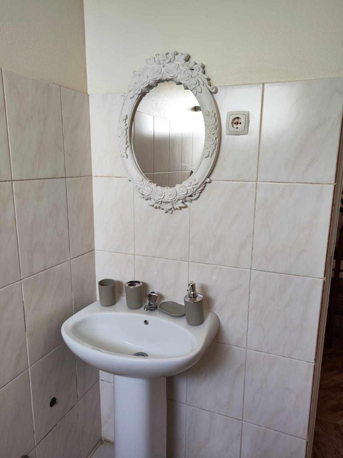 Double Room with Shared Bathroom photo 2