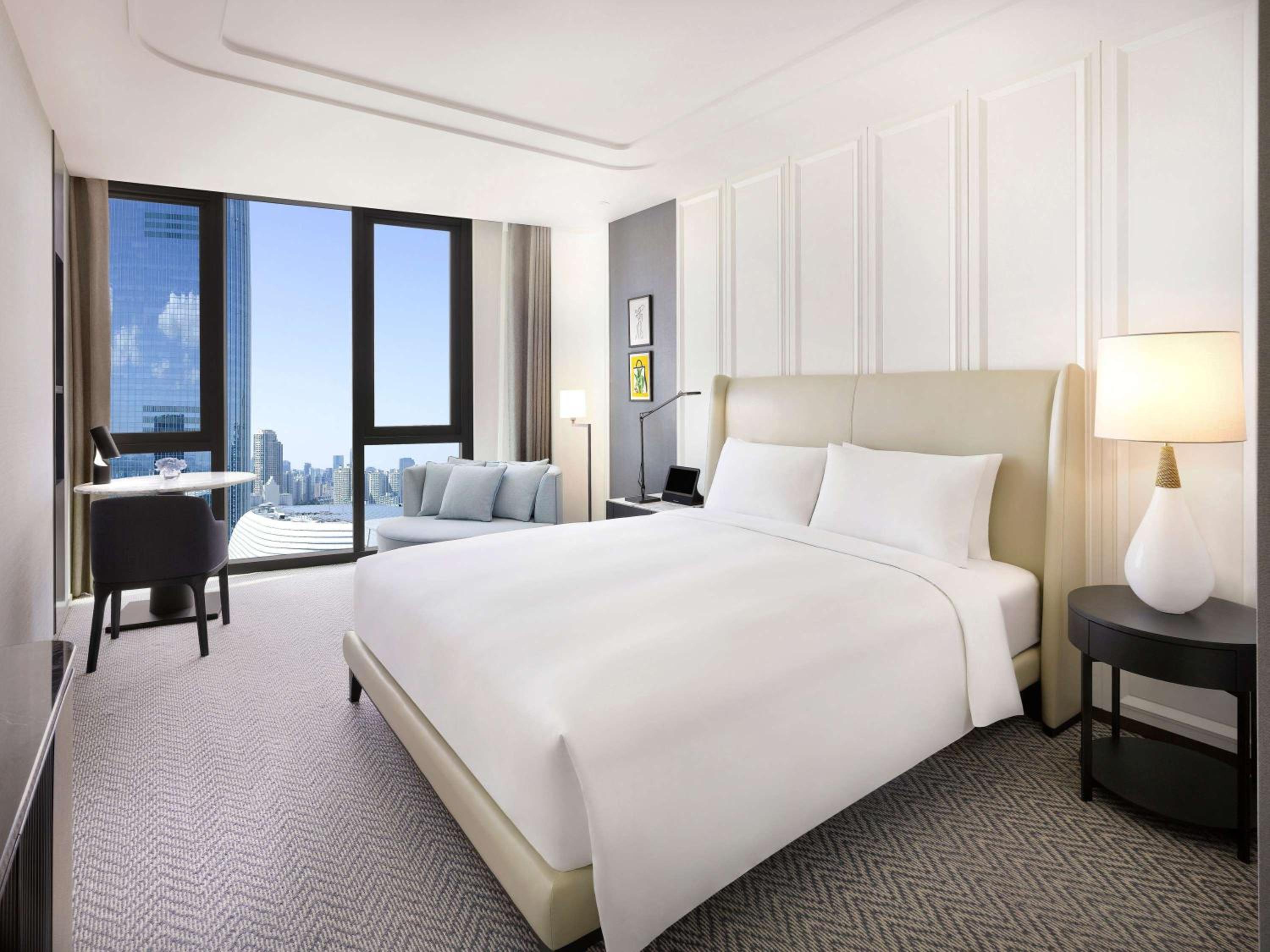 Club Luxury Room with Club Millésime Access, 1 King Size Bed, Lake View - Photo 1