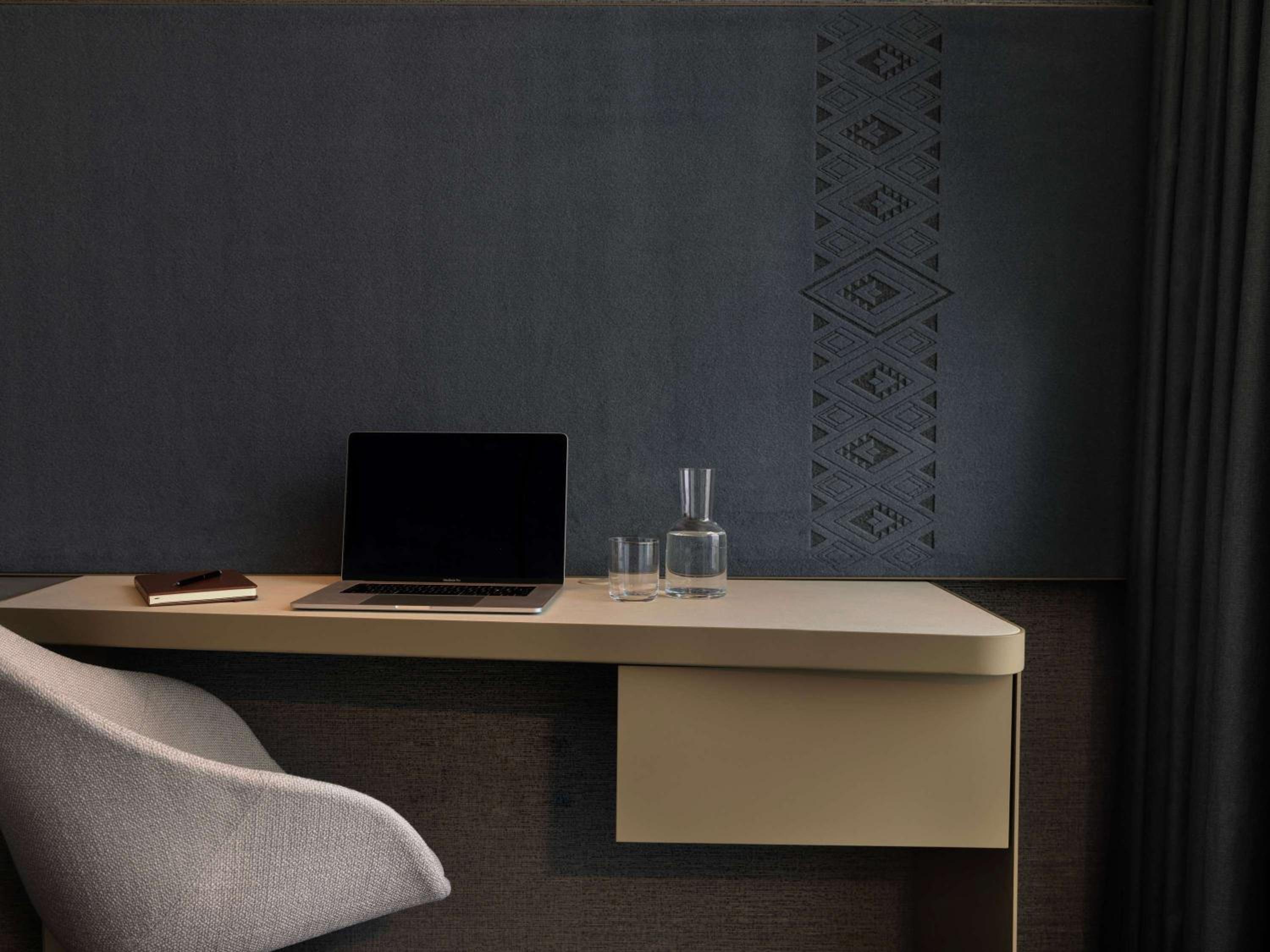 Executive King Room - Photo 10