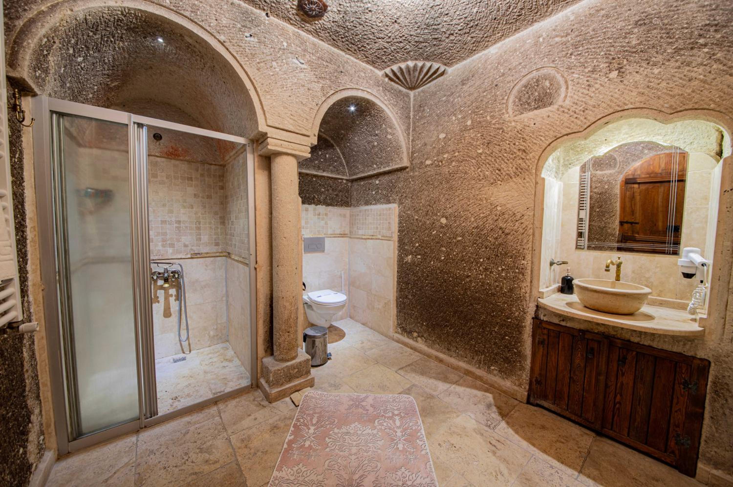 Deluxe Cave Suite photo 2