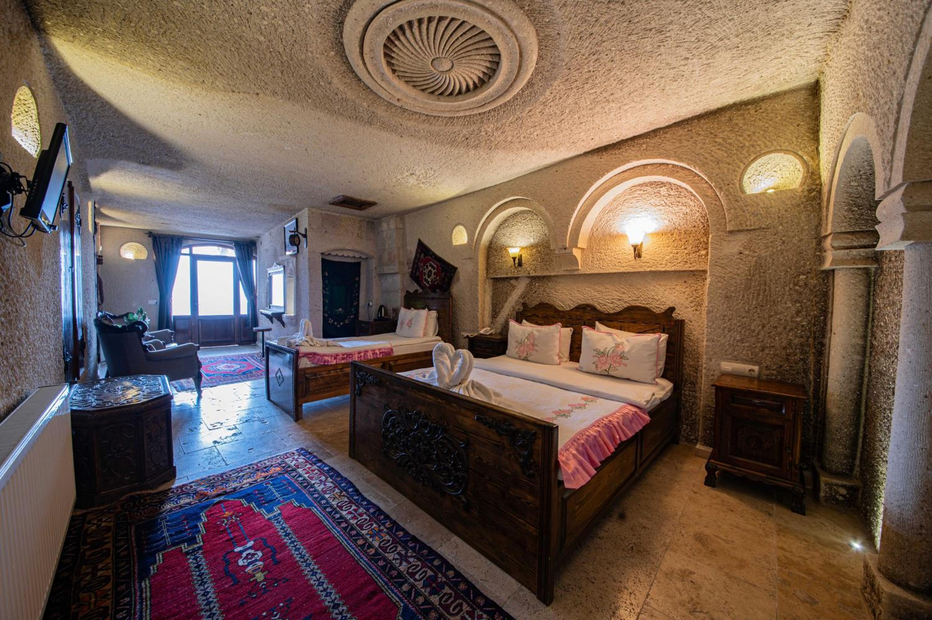 Deluxe Cave Suite photo 1