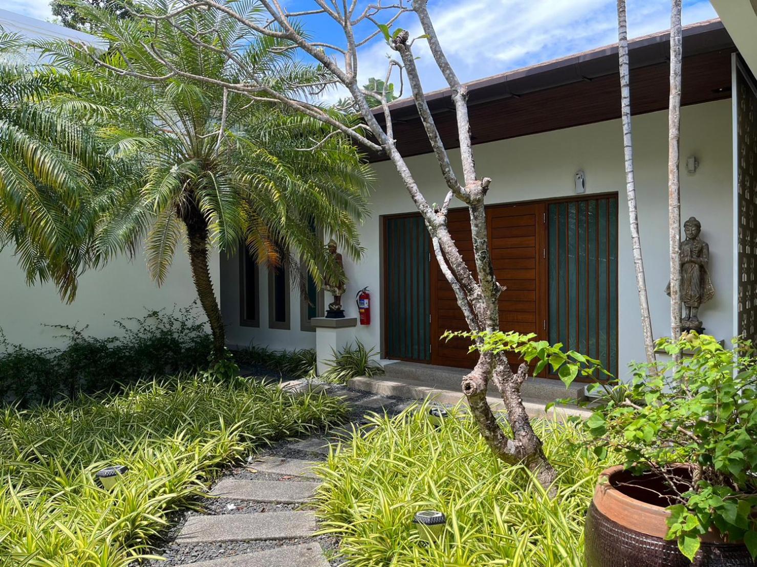 Three-Bedroom Villa with Private Pool - Photo 43
