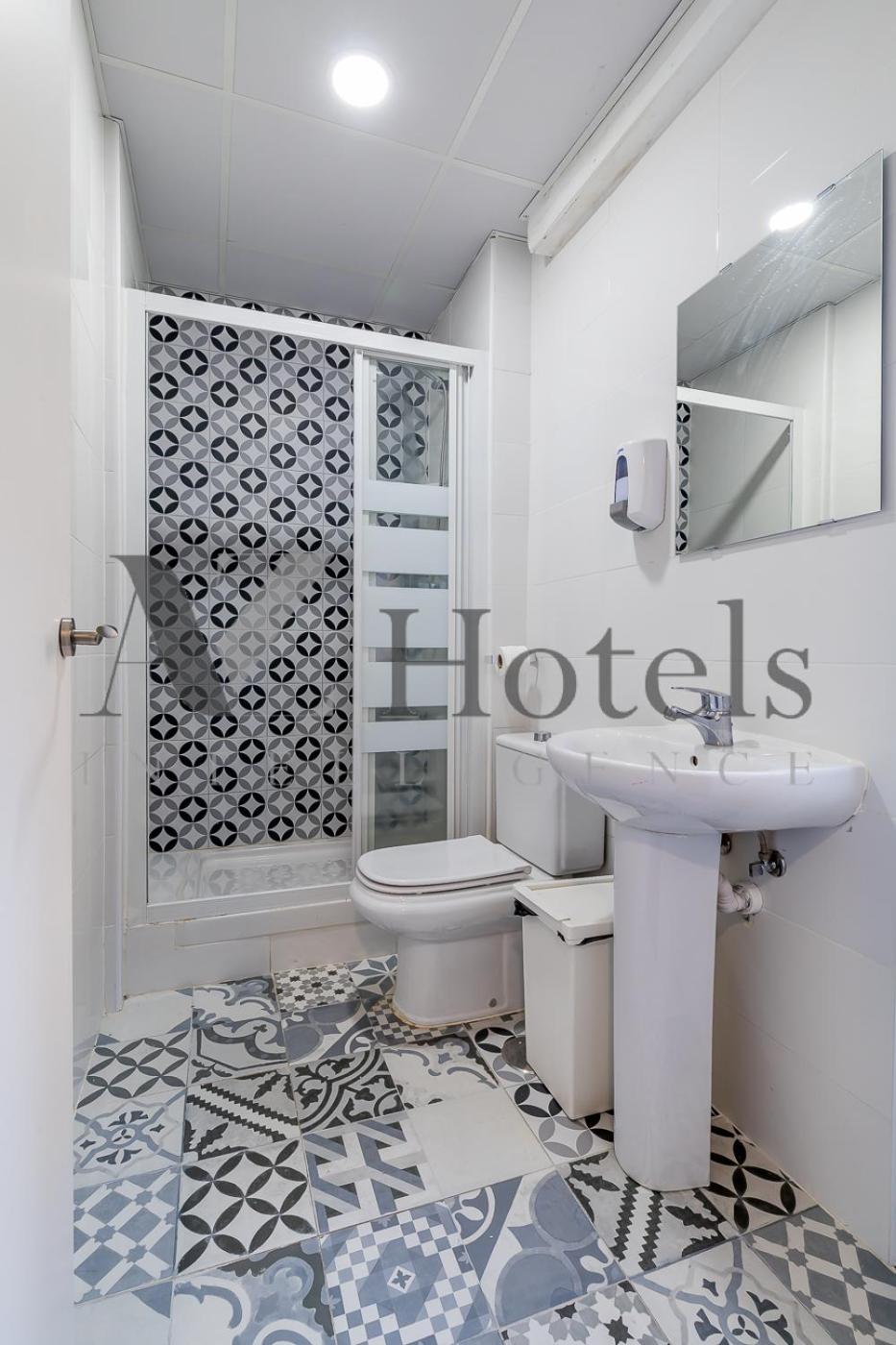Standard Double Room with Shared Bathroom photo 3