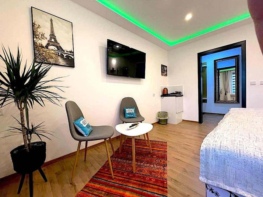 Deluxe Double Room with Shower photo 2
