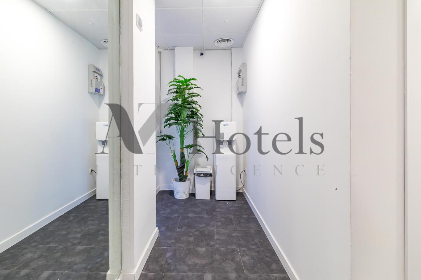 Double Room with Private Bathroom - Semi-basement - Photo 48
