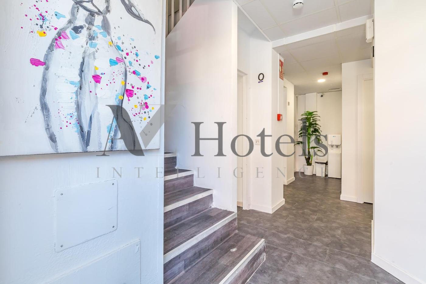 Double Room with Private Bathroom - Semi-basement - Photo 45