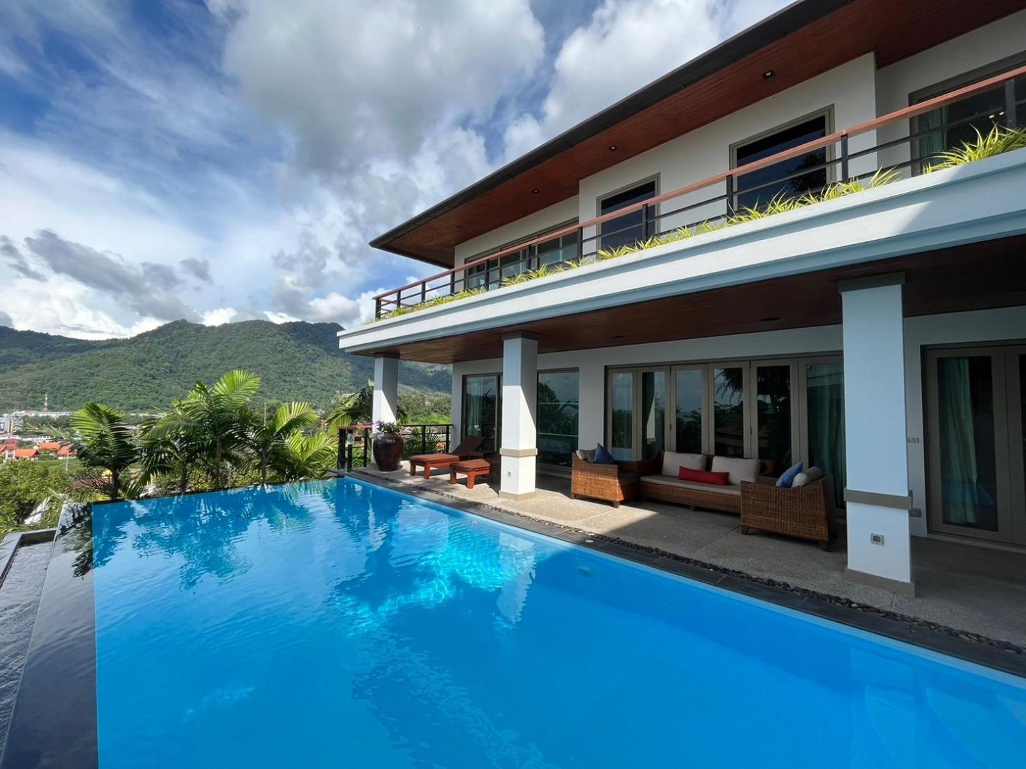 Three-Bedroom Villa with Private Pool - Photo 4
