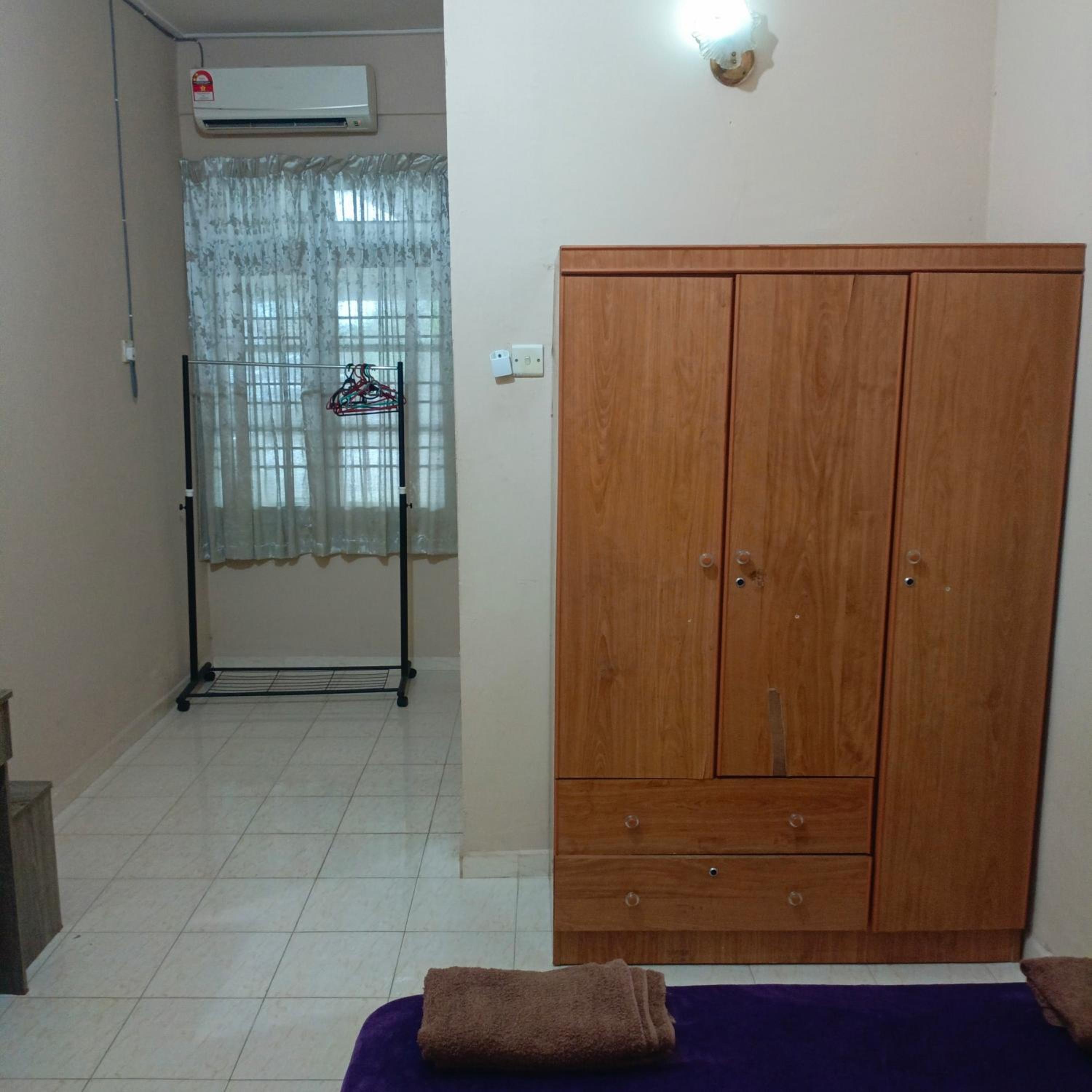 Three-Bedroom House photo 3