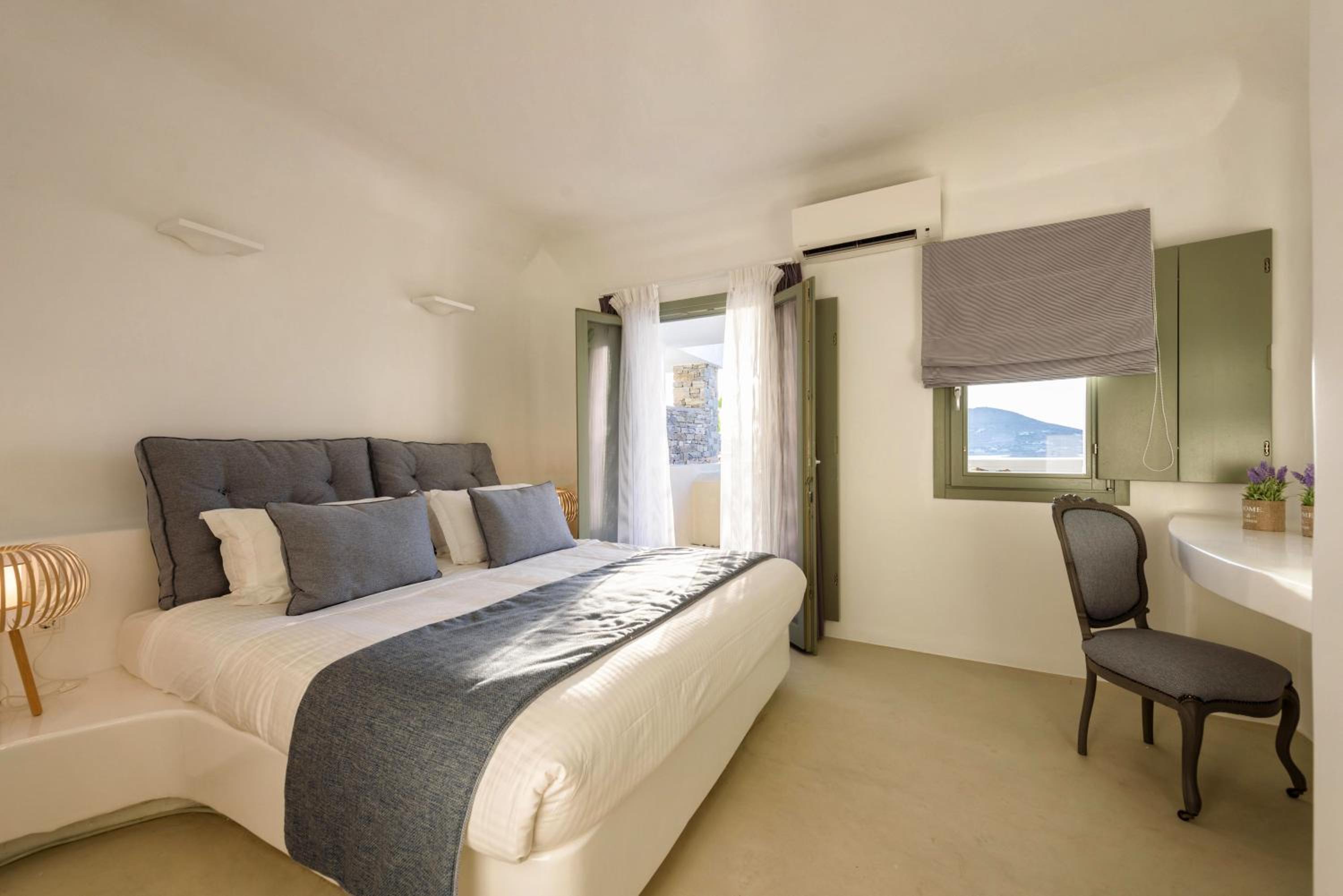 Family Suite with Private Pool & Sea View