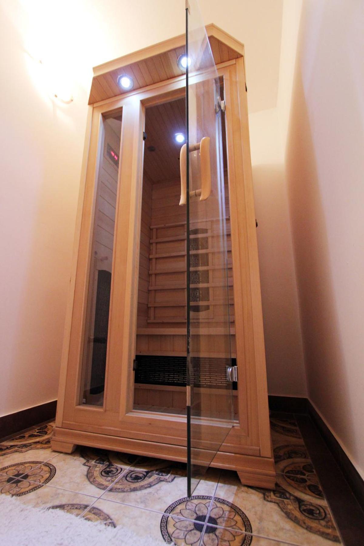 Deluxe Double or Twin Room - Photo 10