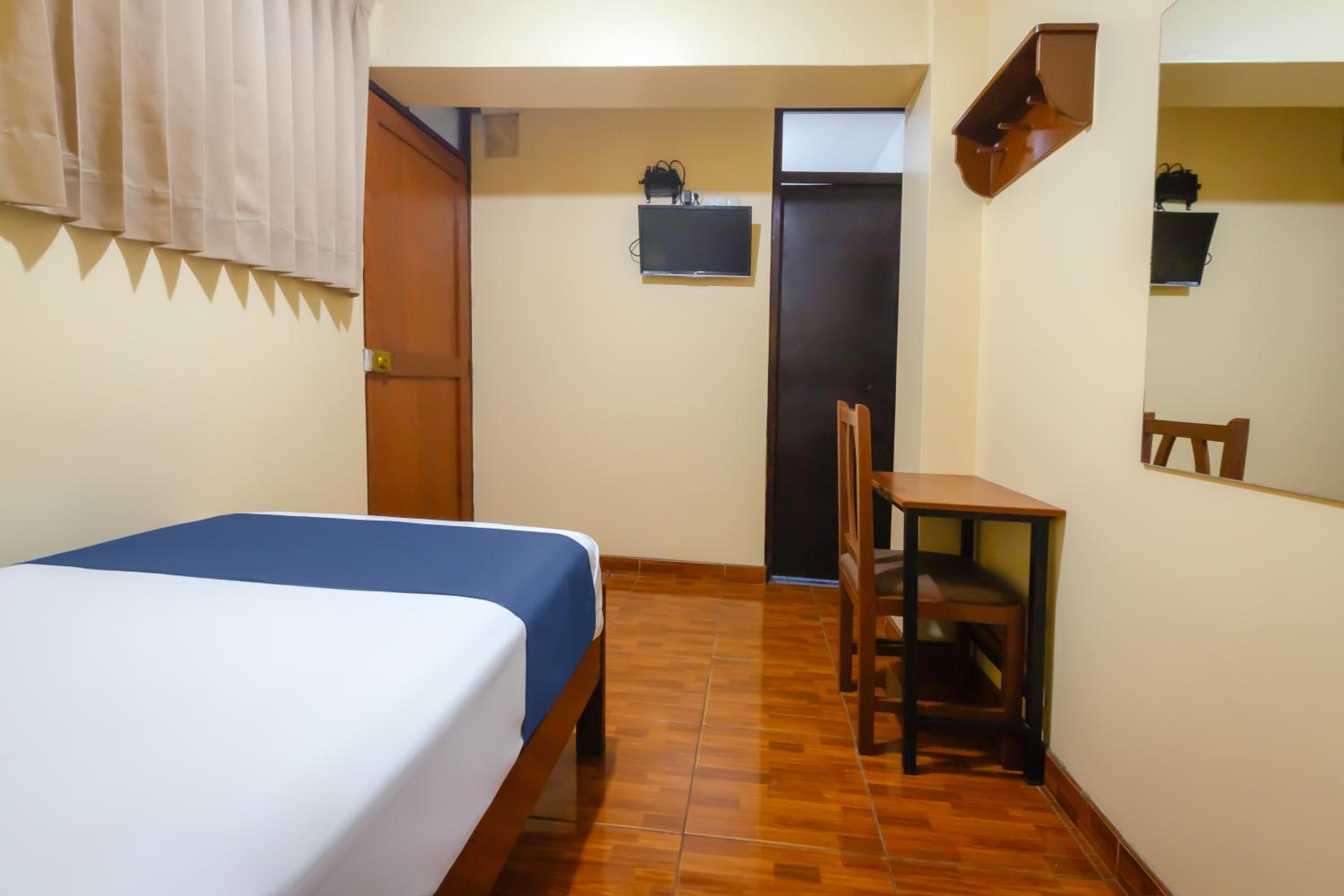 Single Room with Private Bathroom photo 3