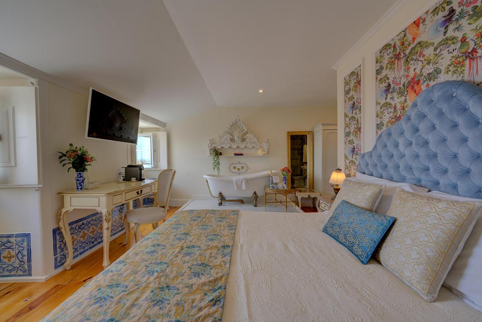 Superior Double Room with City and River View