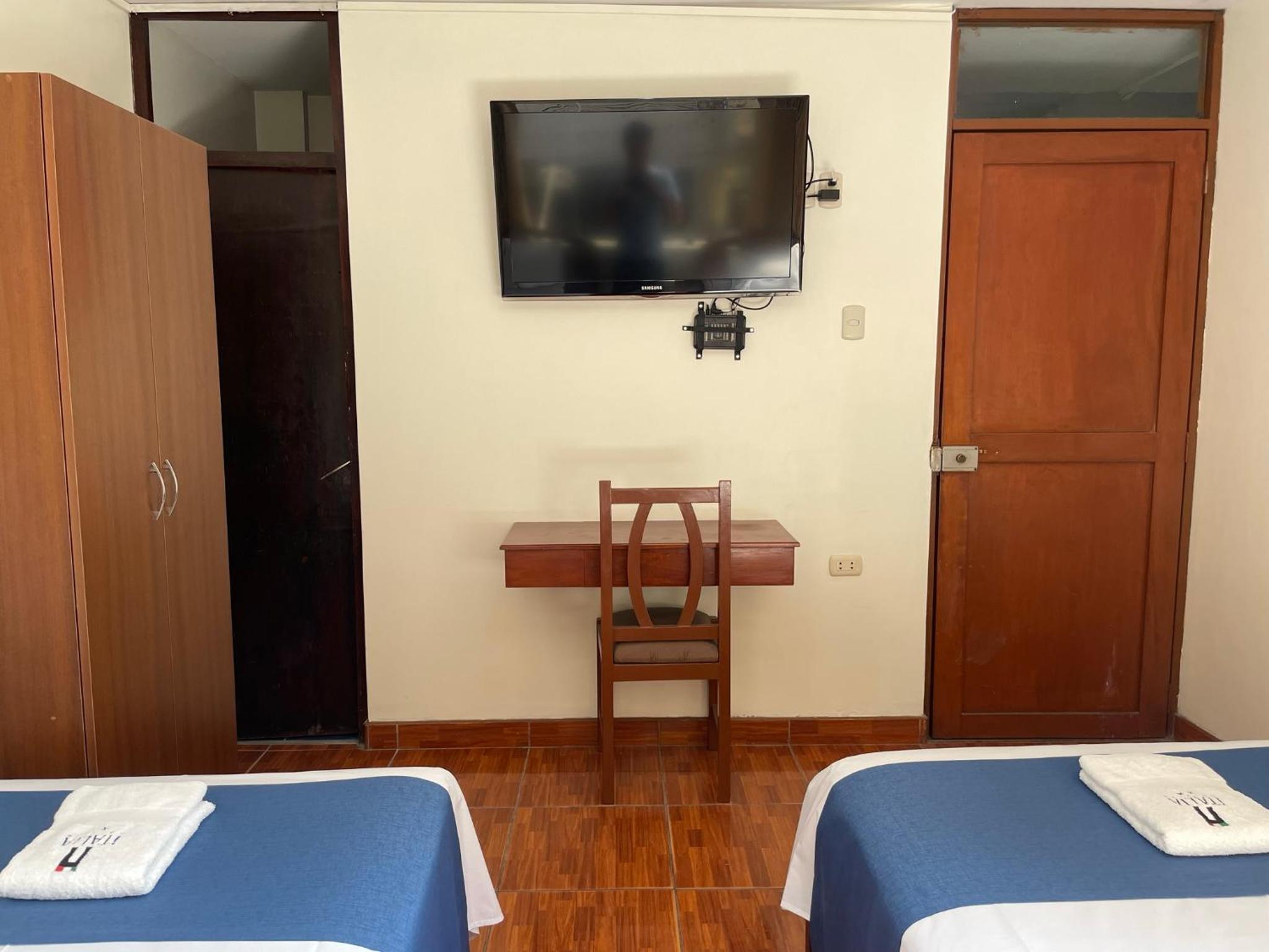 Twin Room with Private Bathroom photo 2
