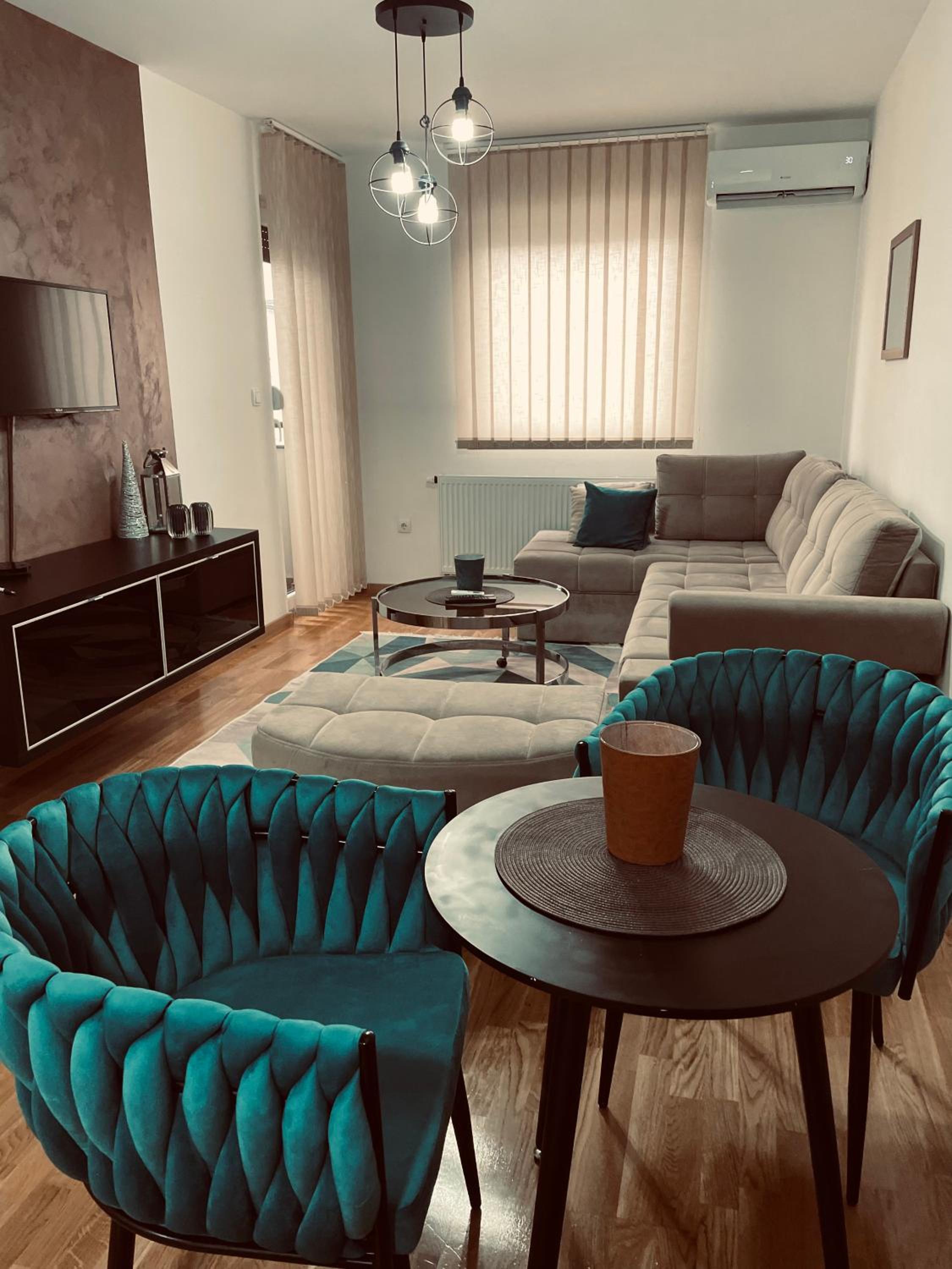 One-Bedroom Apartment photo 1