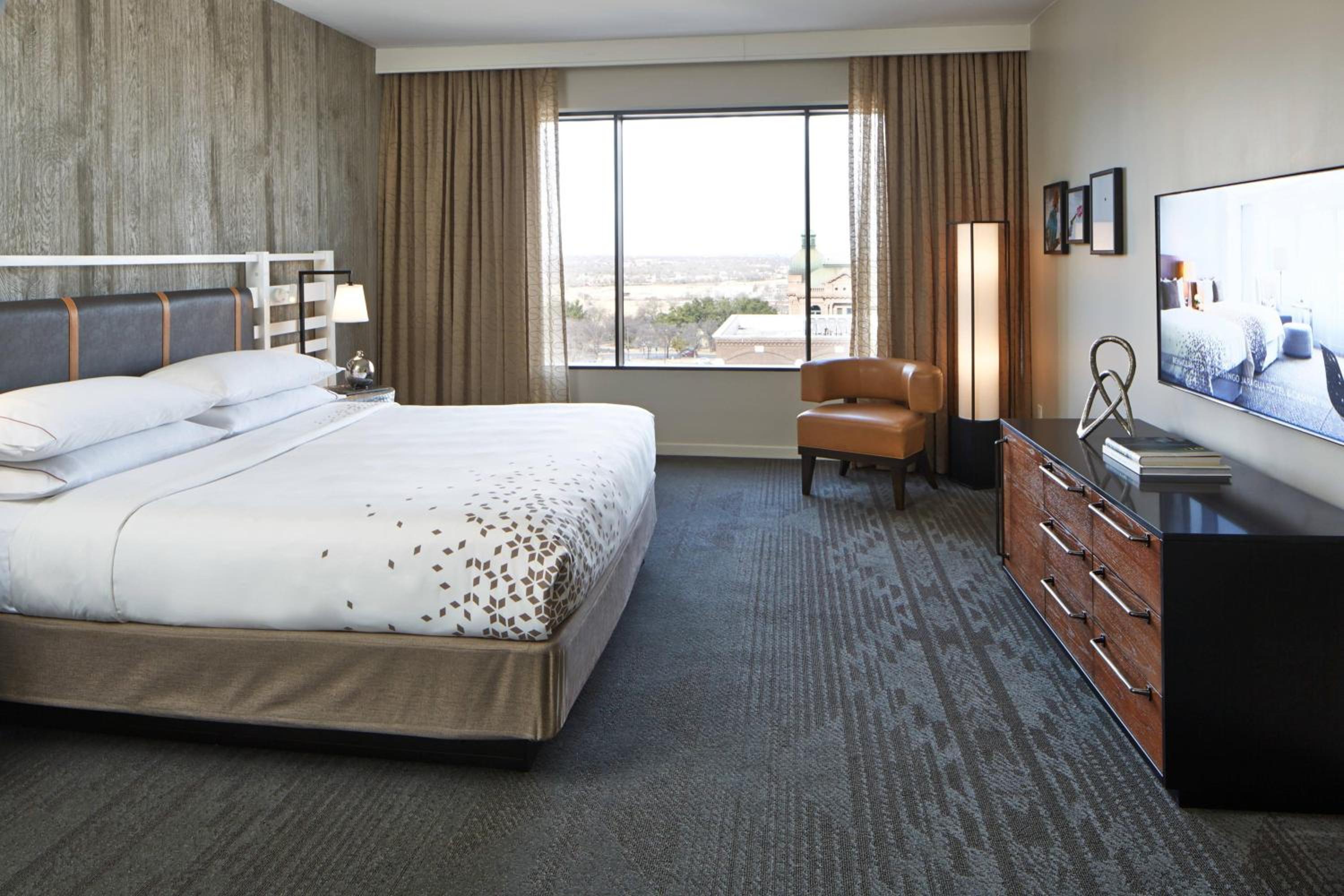 One-Bedroom King Suite with Terrace - Photo 4