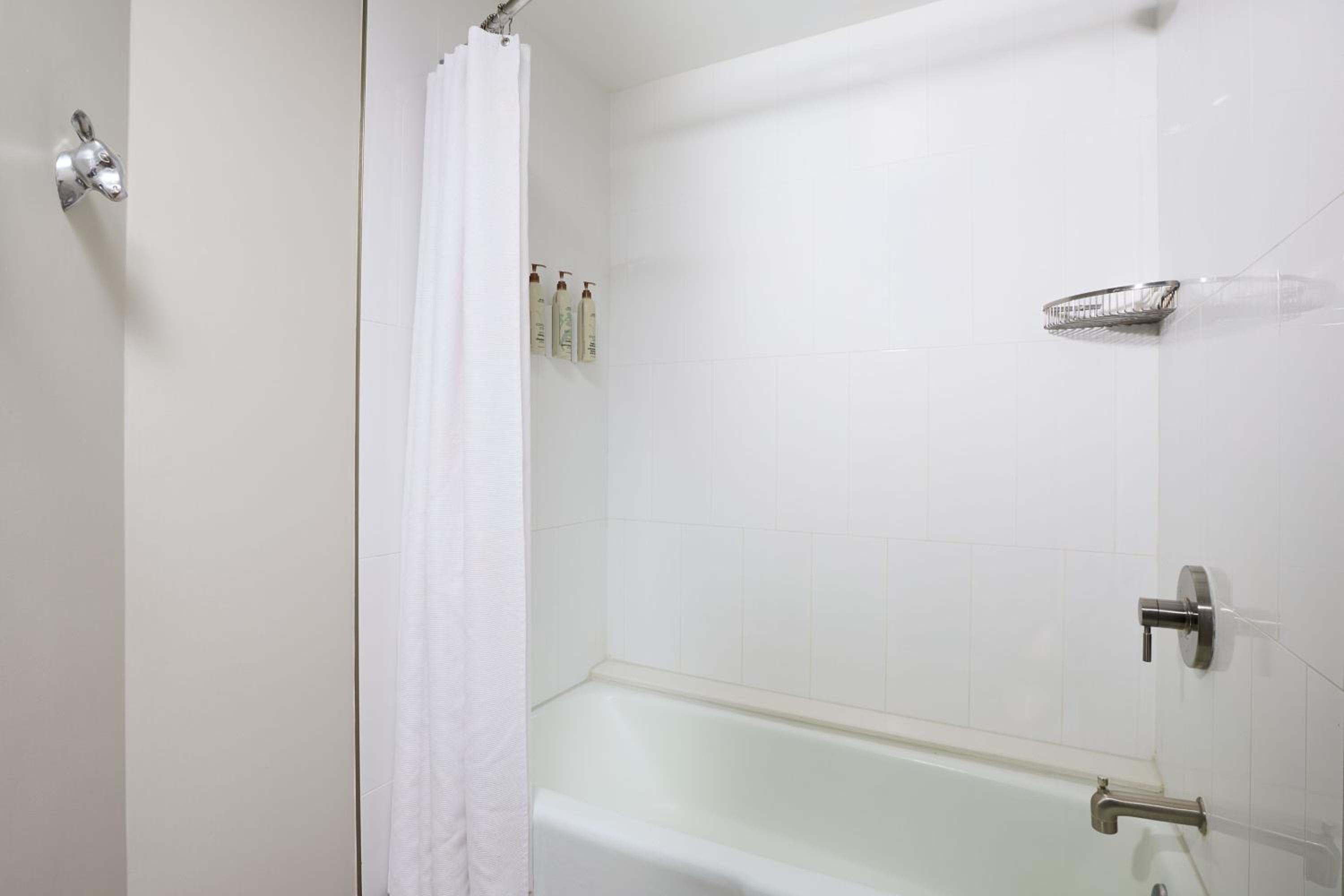 King or Double Room - Photo 5