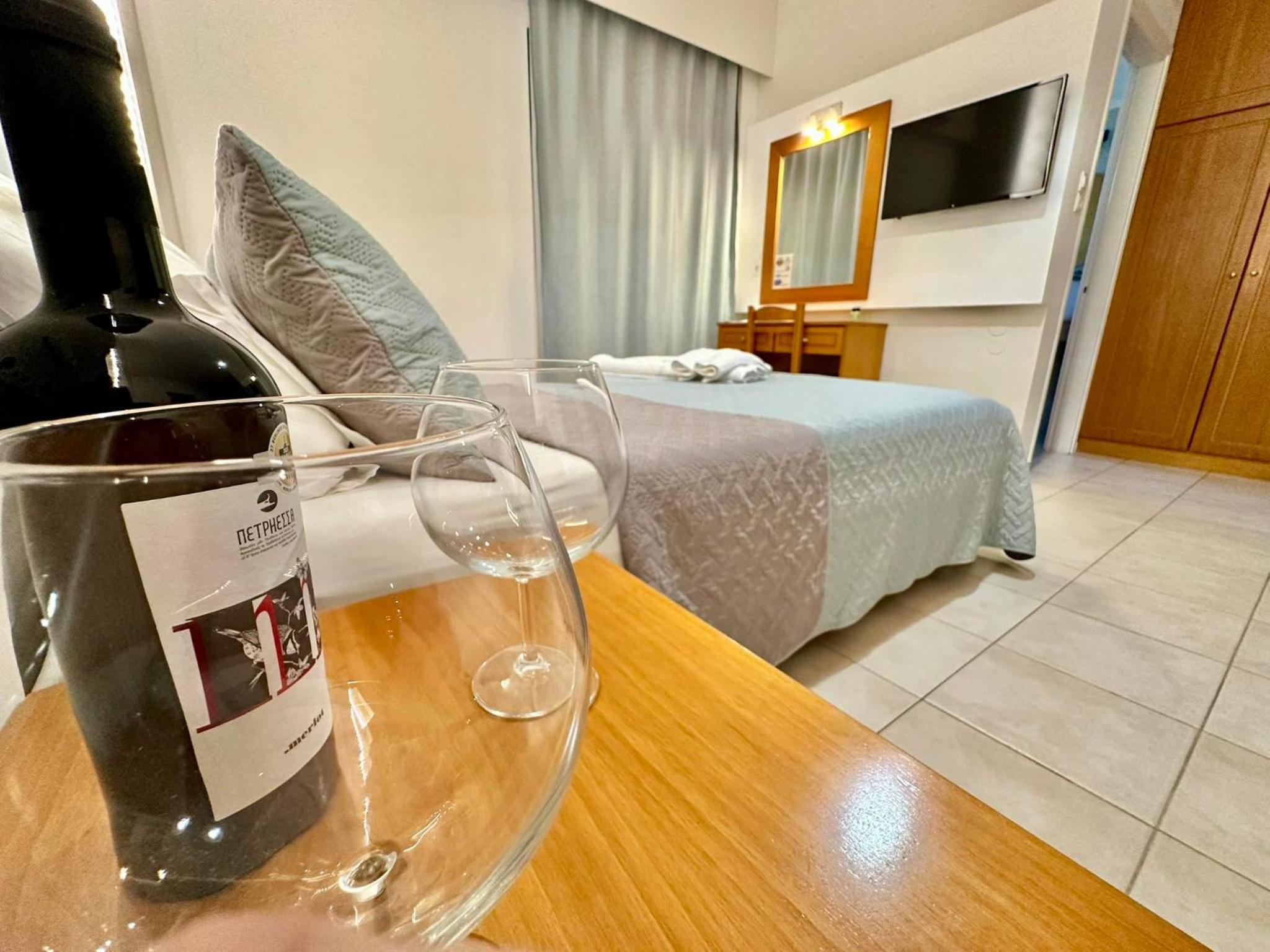 Deluxe Double Room - Photo 9