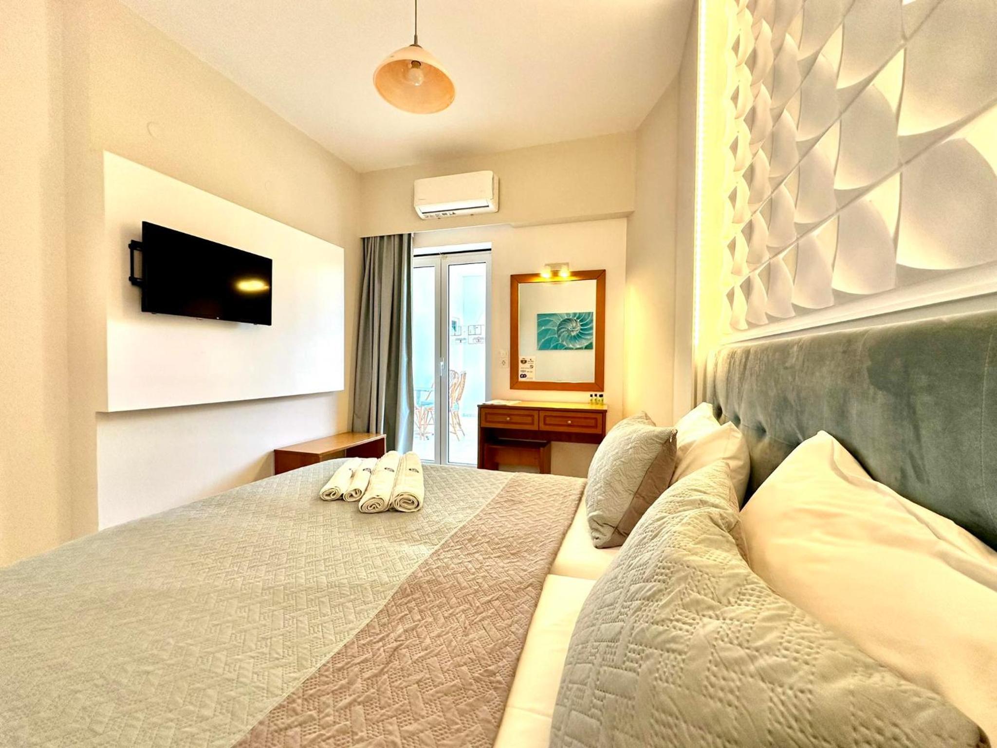 Deluxe Double Room - Photo 16