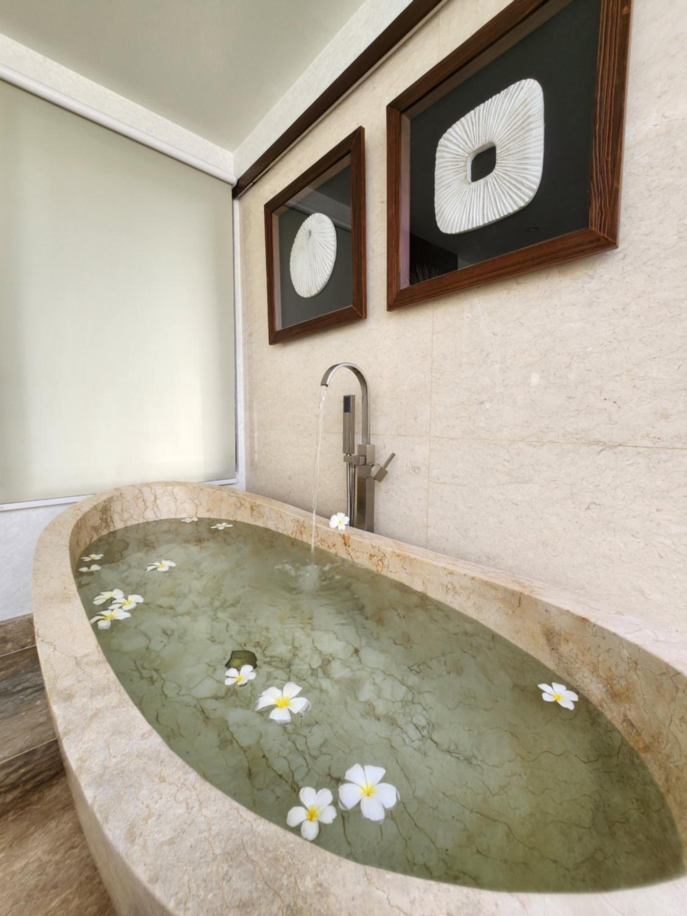 Villa Mbatang - Ocean Views photo 3