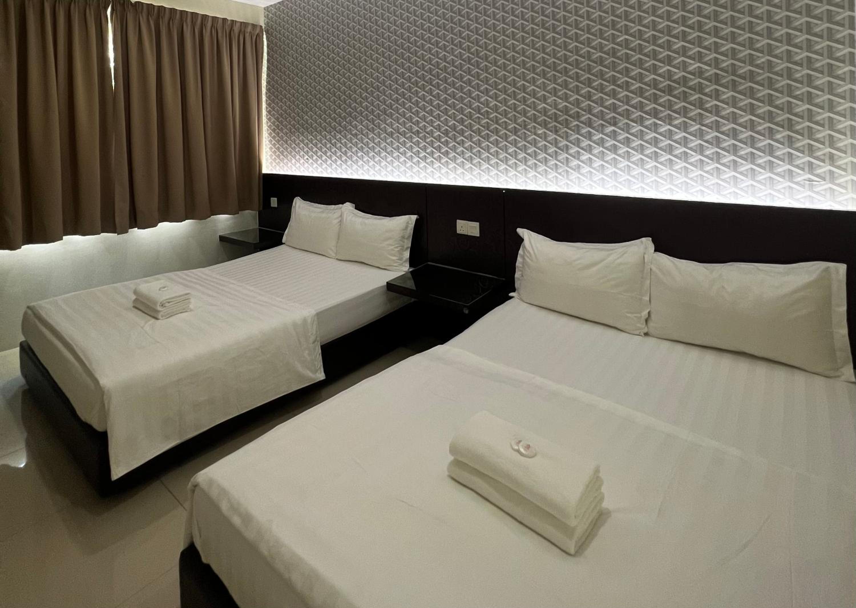 Quadruple Room with Private Bathroom photo 2