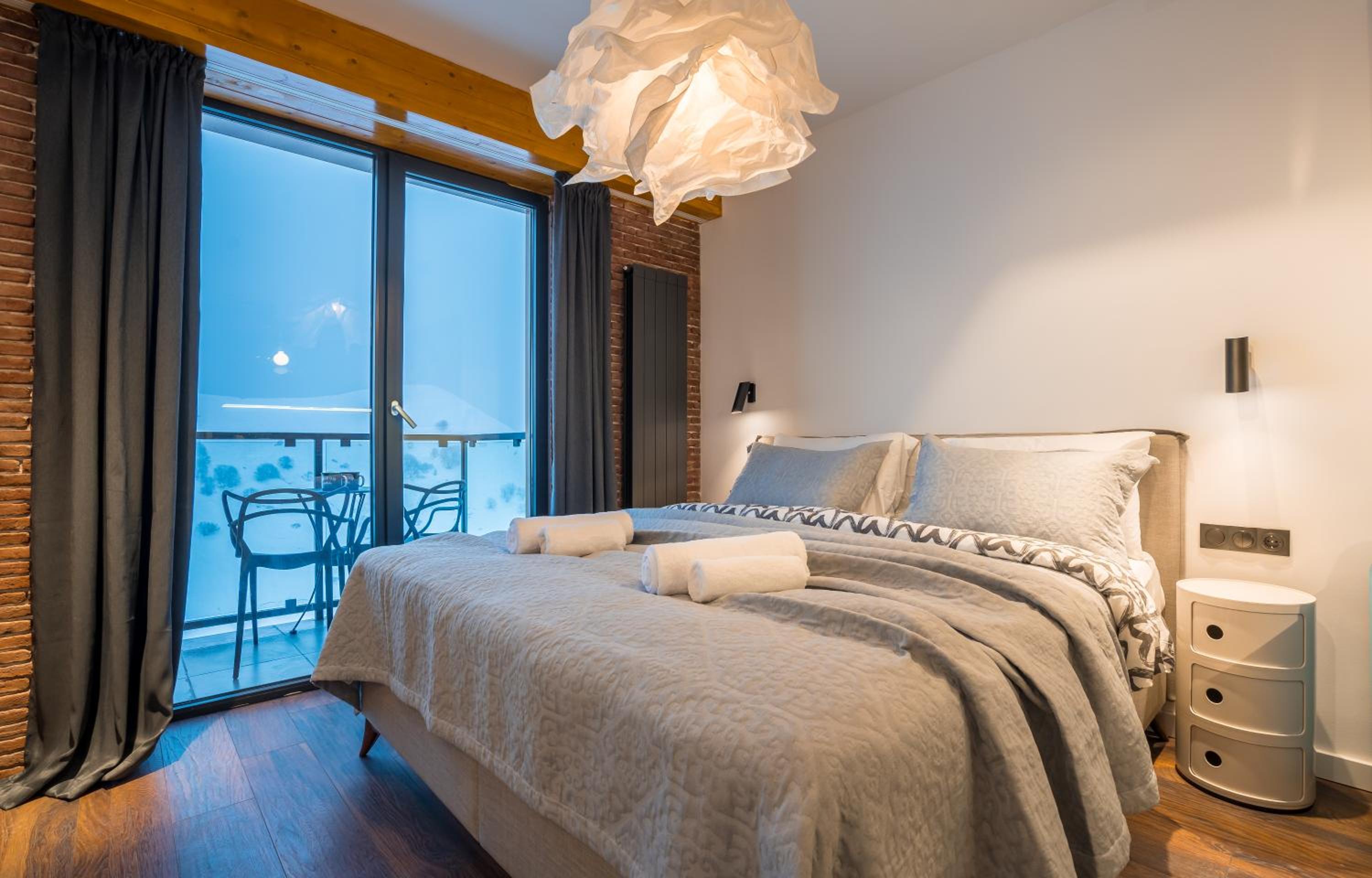 One-Bedroom Apartment