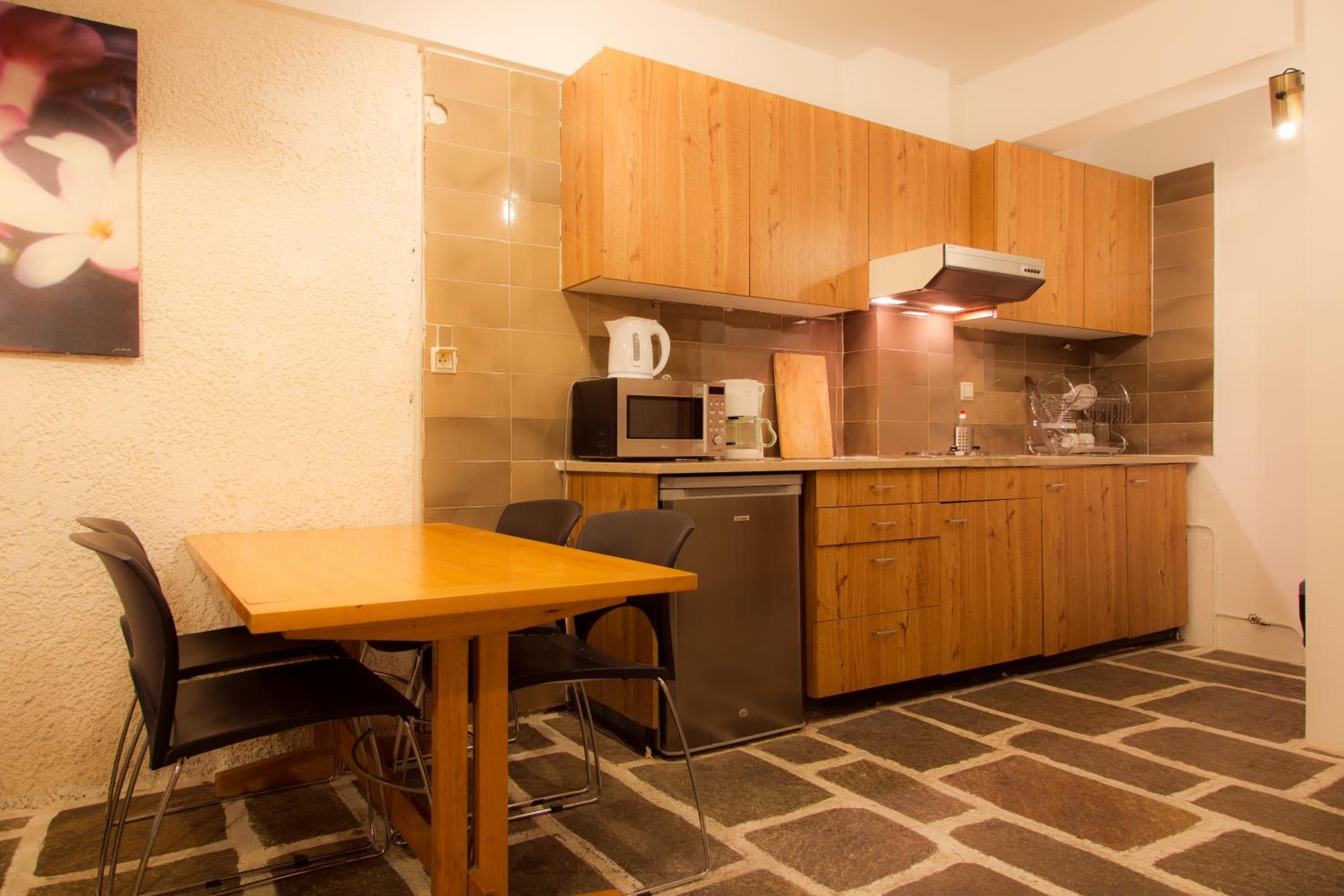 Family Room - Photo 7