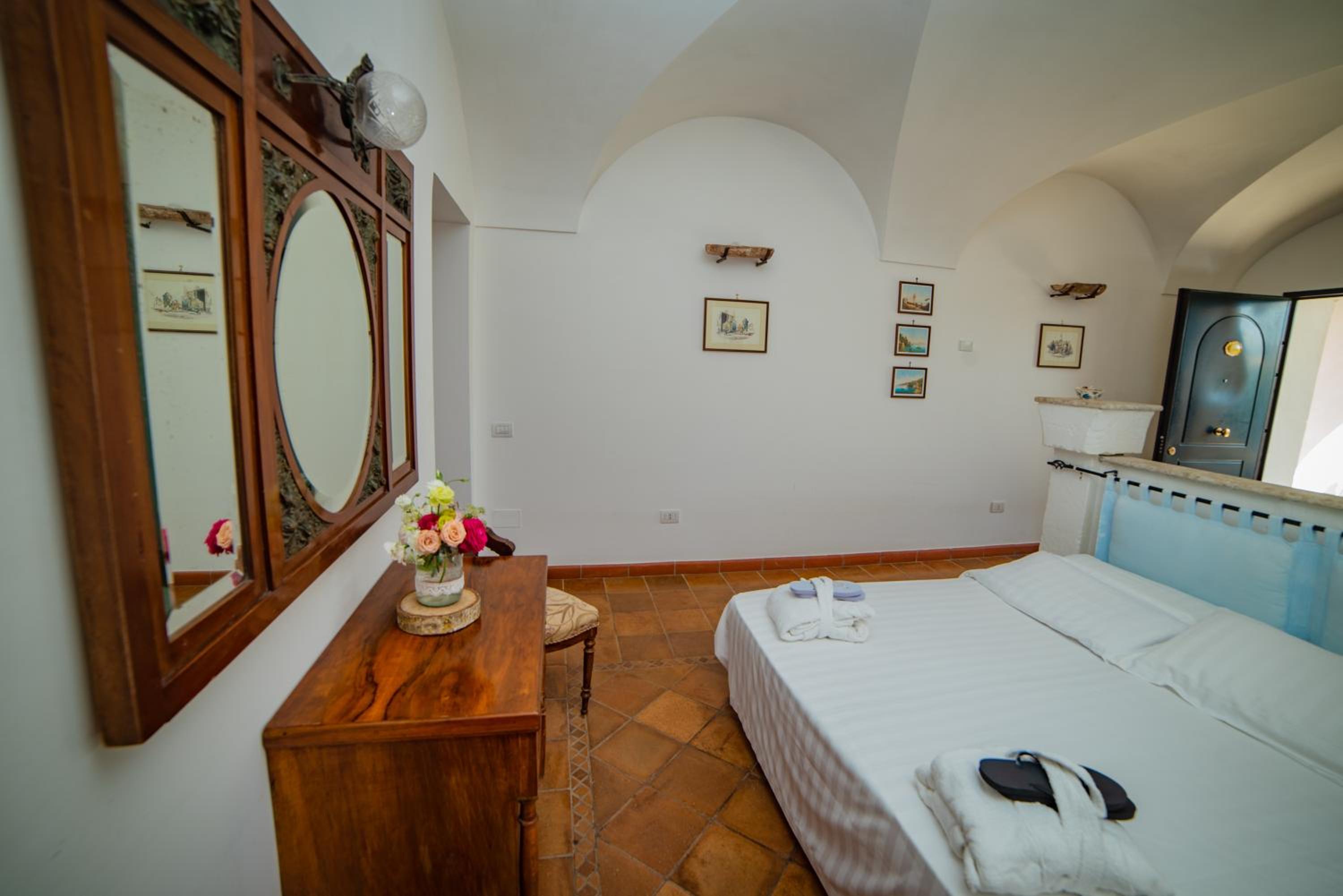  Junior Suite with Spa Bath - Photo 9