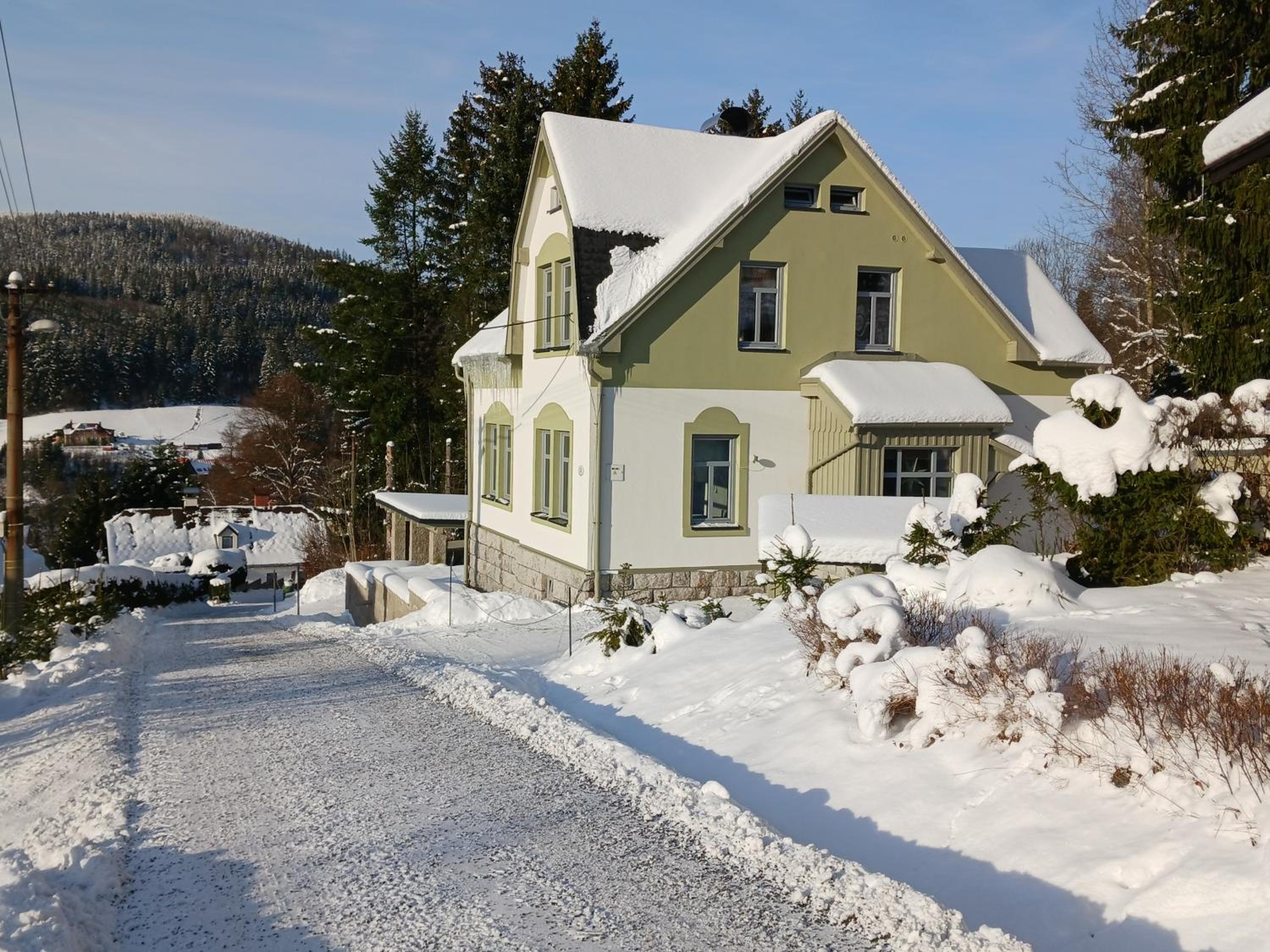 Four-Bedroom House photo 2