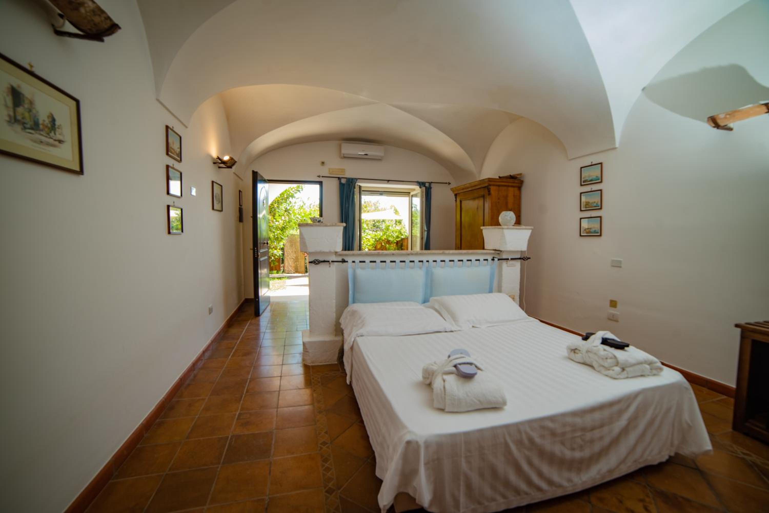  Junior Suite with Spa Bath - Photo 5