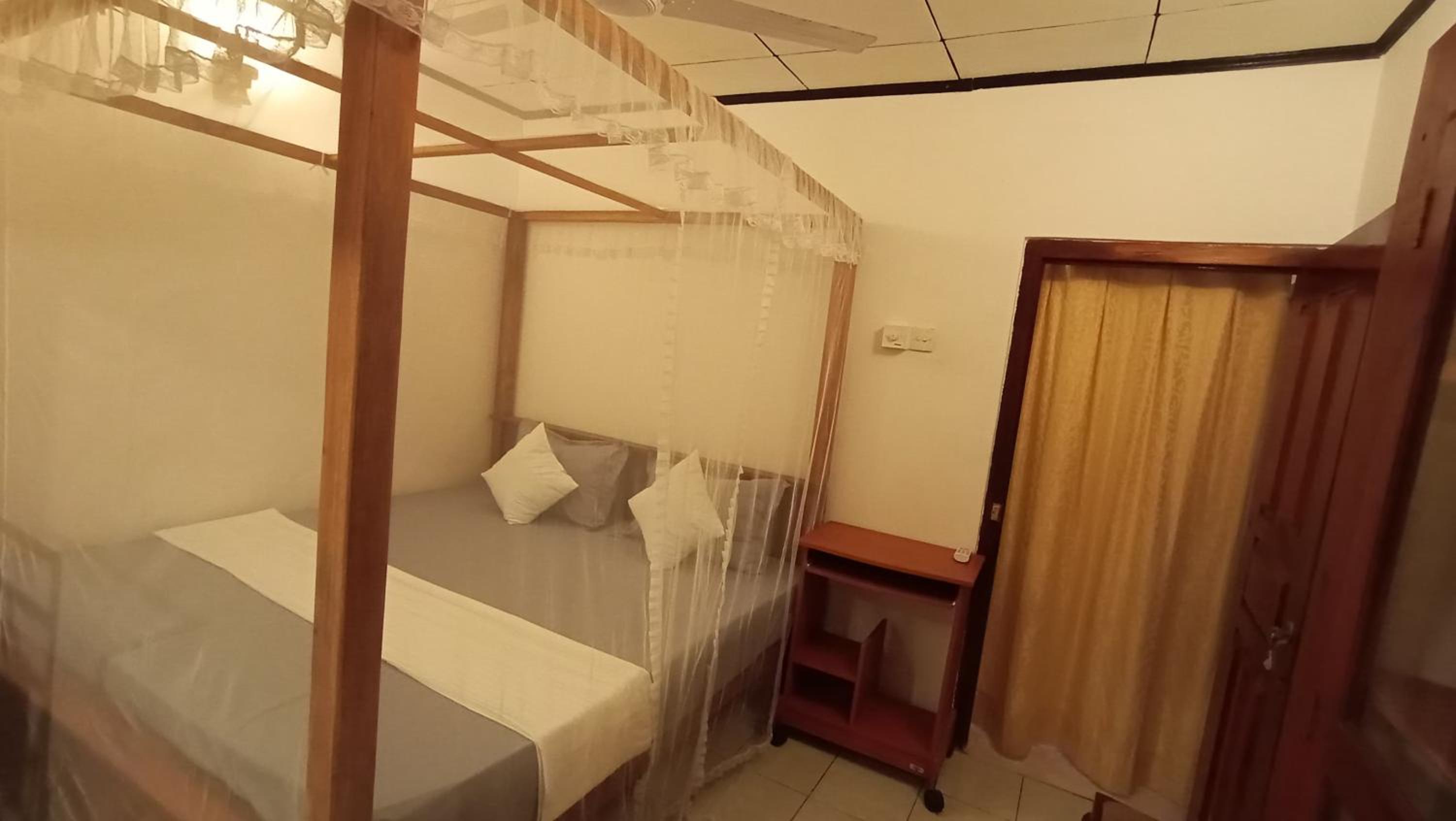 Deluxe Double Room with A/C photo 3