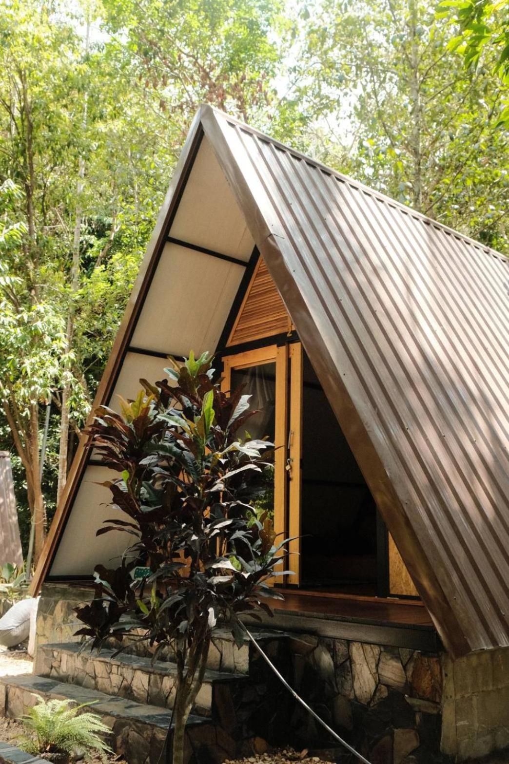 Bungalow with Garden View - Photo 8
