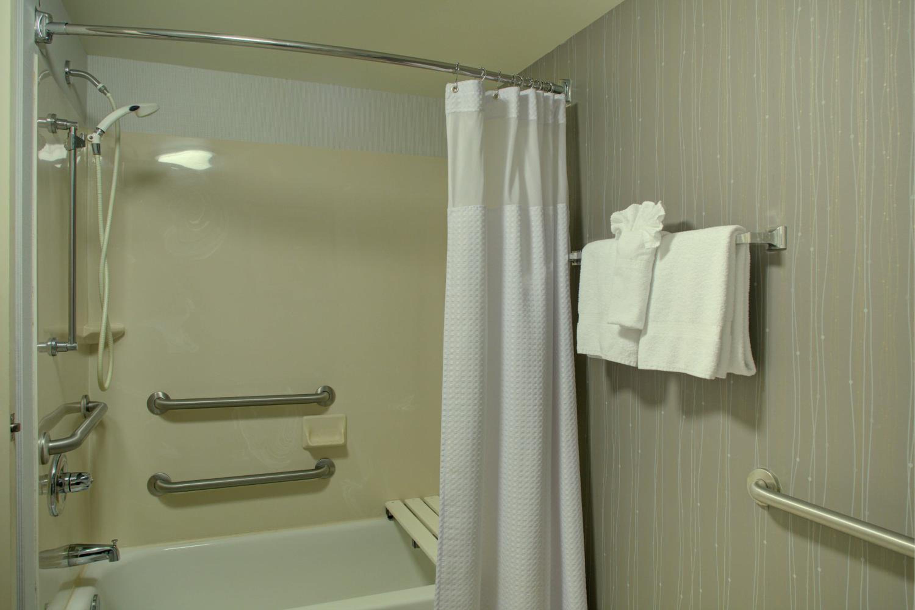 King Room with Sofa Bed - Photo 4