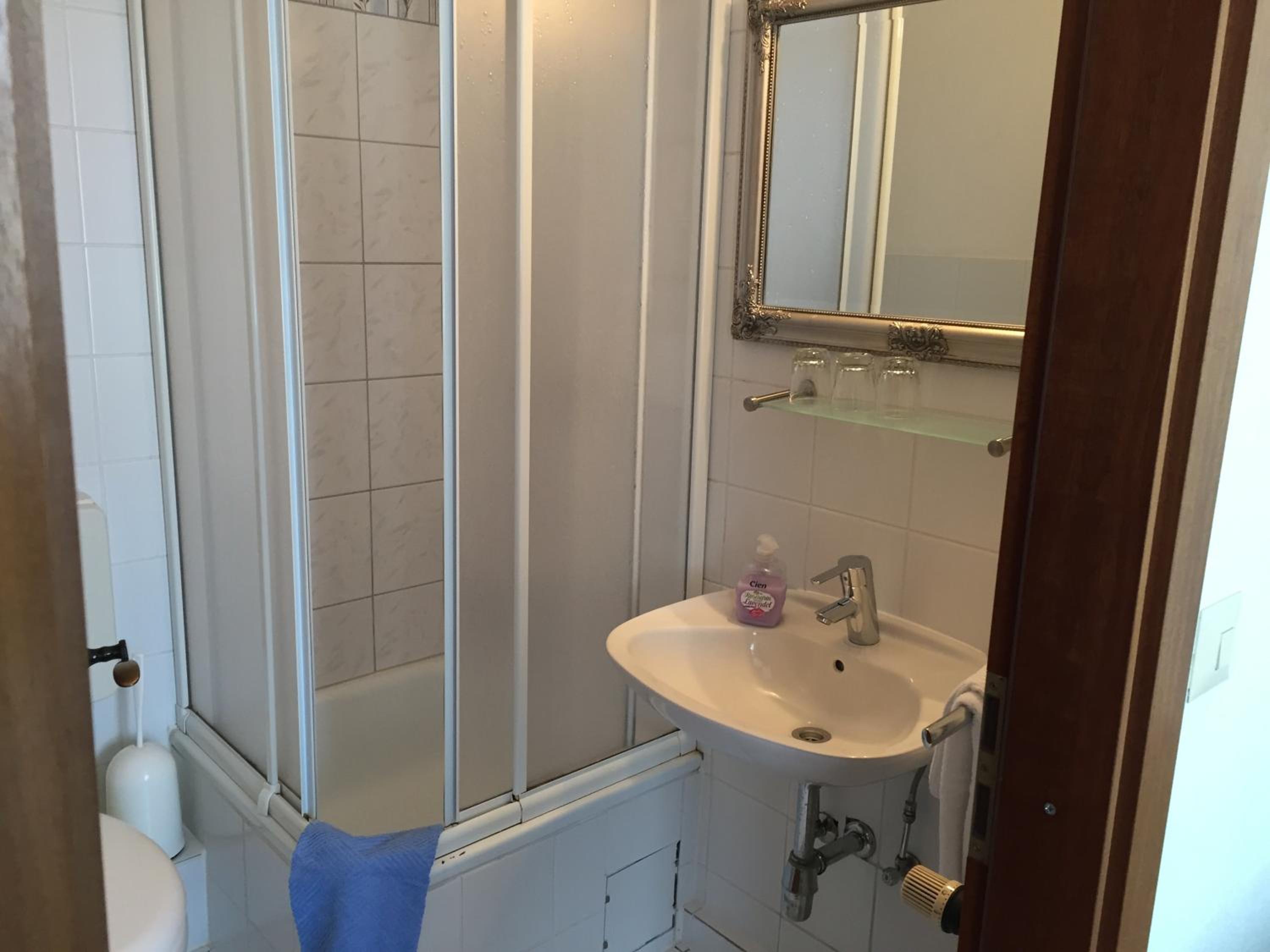 Double or Twin Room - Photo 6