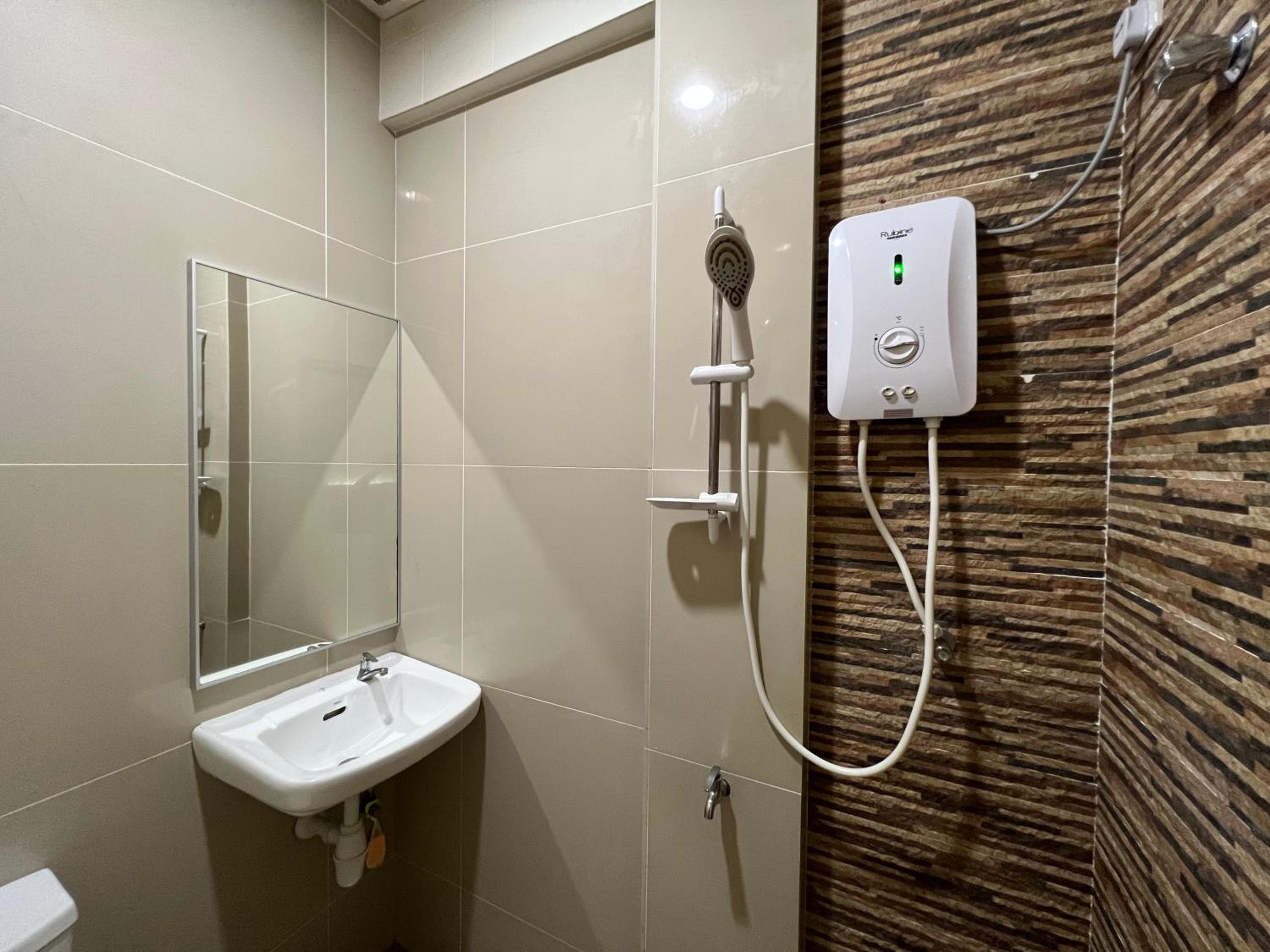 Deluxe Double Room (2 Adults + 1 Child) photo 2