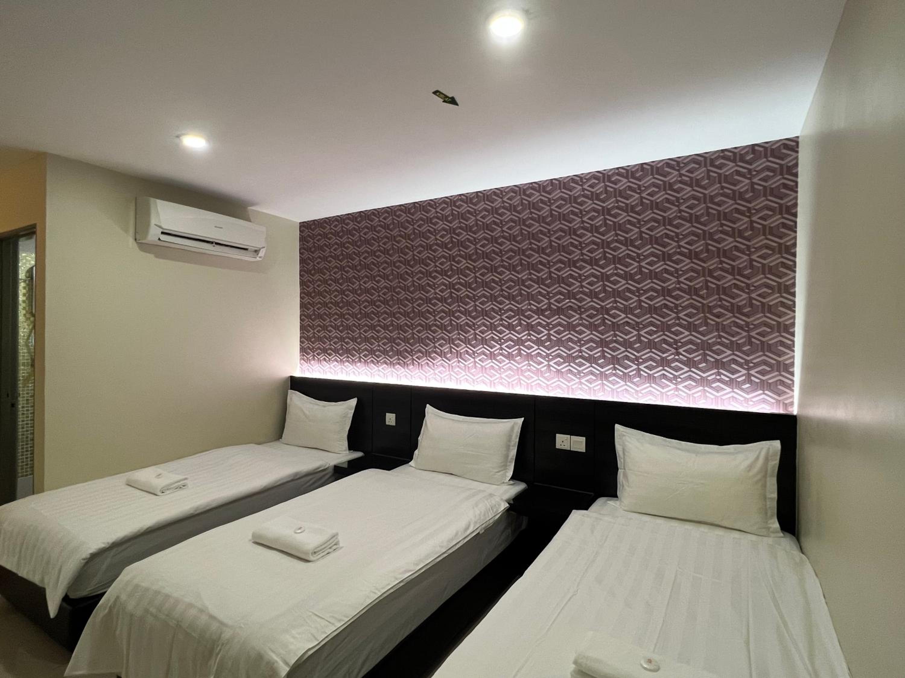 Comfort Triple Room with Shower photo 3