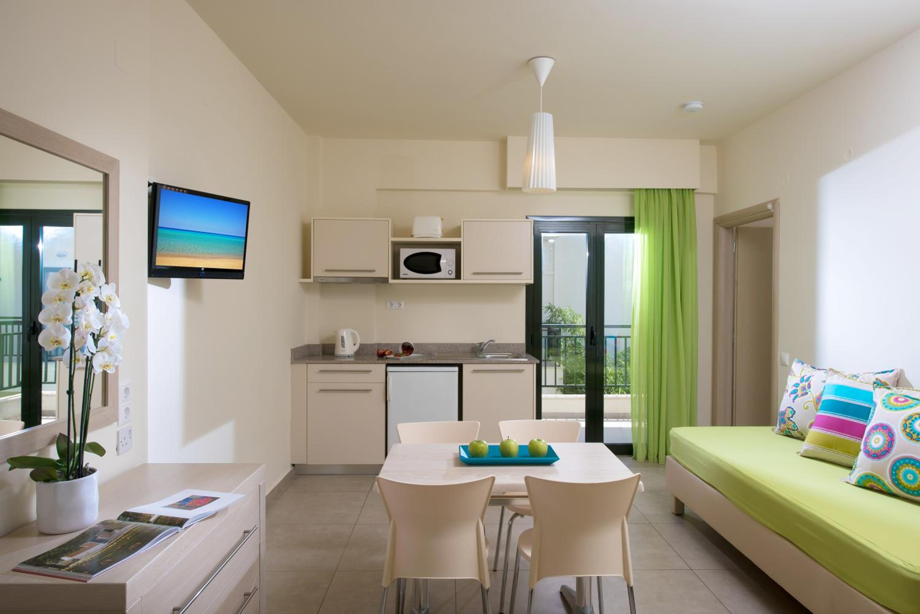 Deluxe 1-Bedroom Apartment (4 Adults) photo 3
