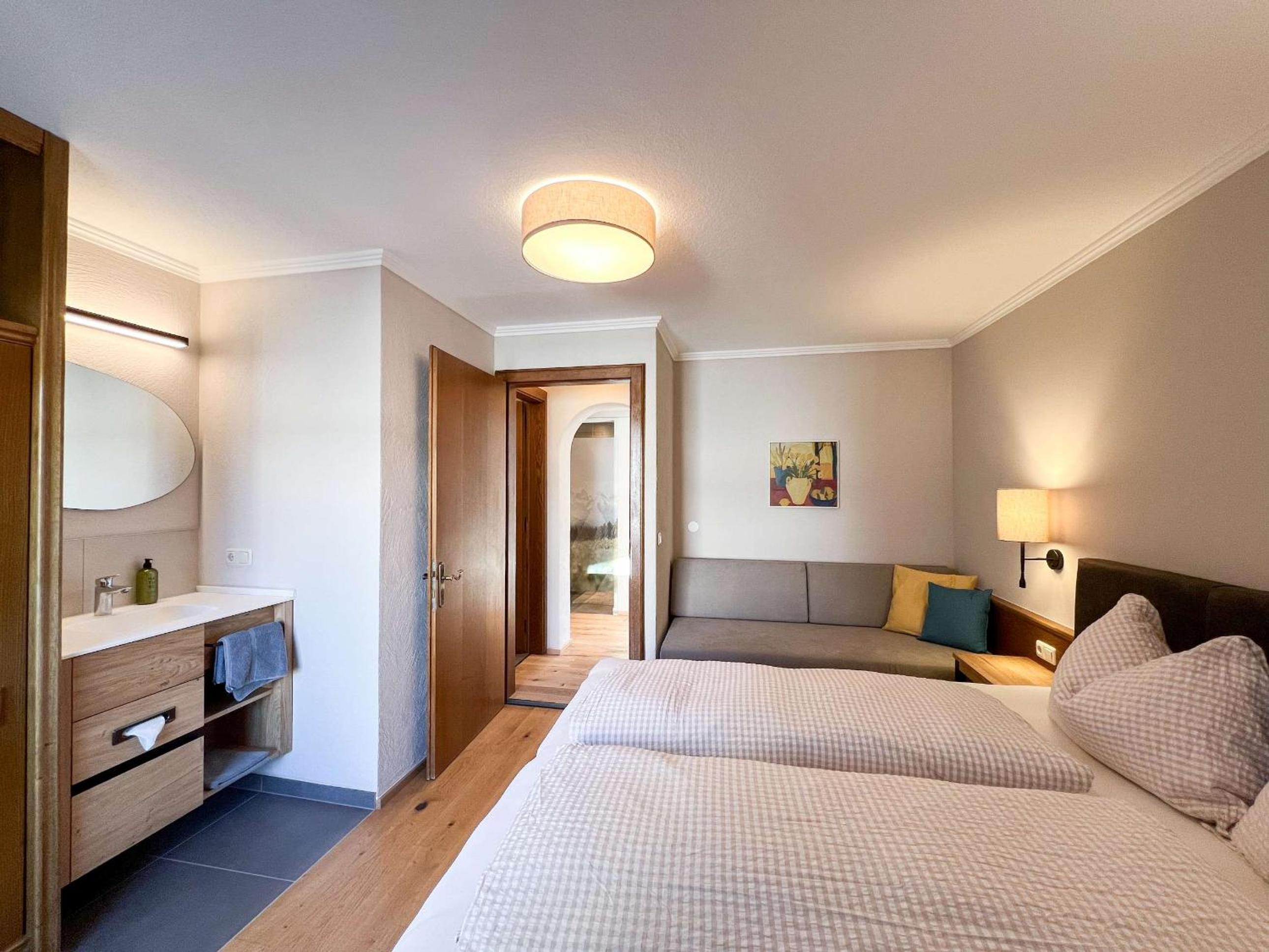 Two-Bedroom Apartment (3-7 Adults) photo 2