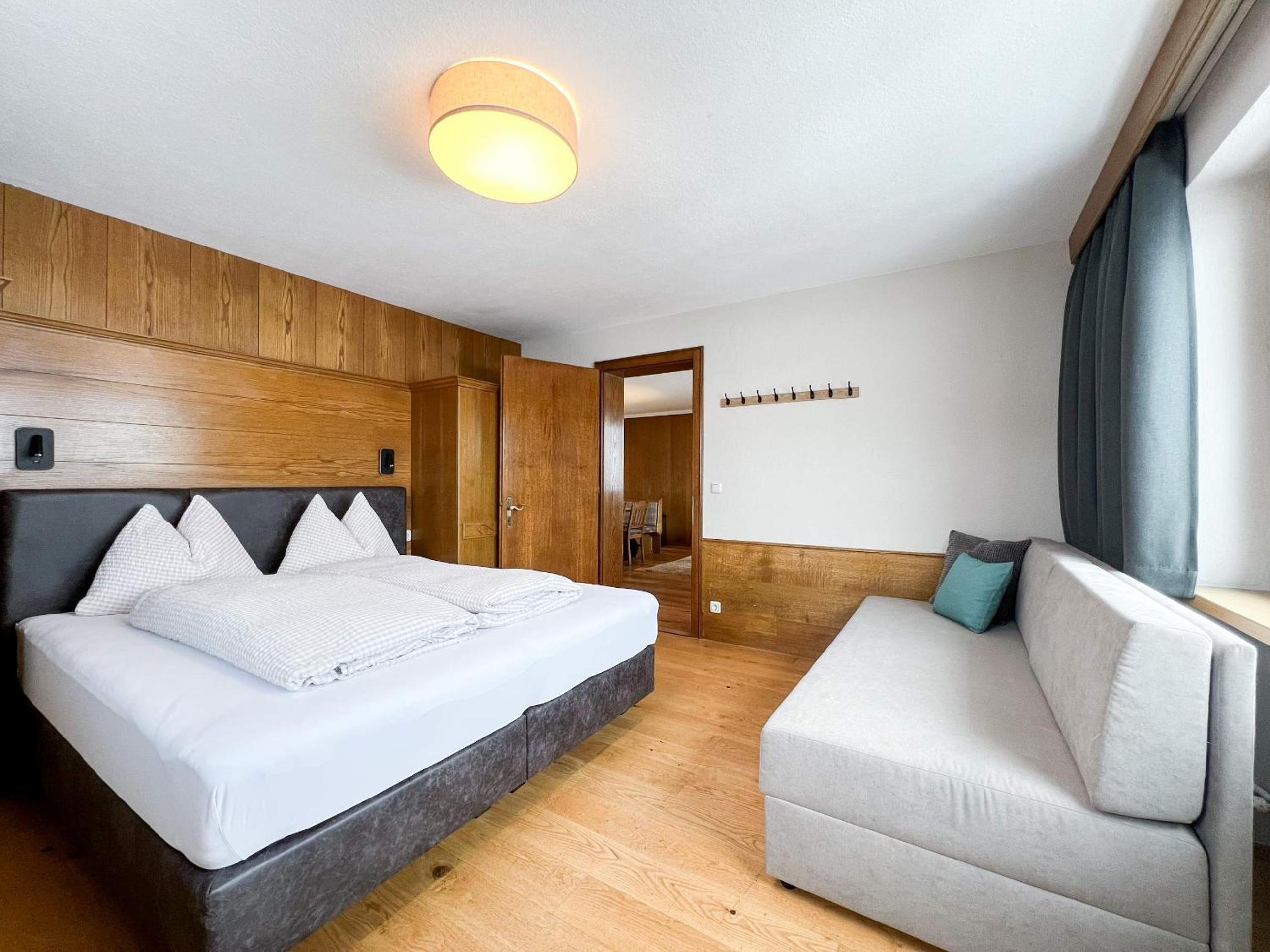 Two-Bedroom Apartment (3-7 Adults) photo 3