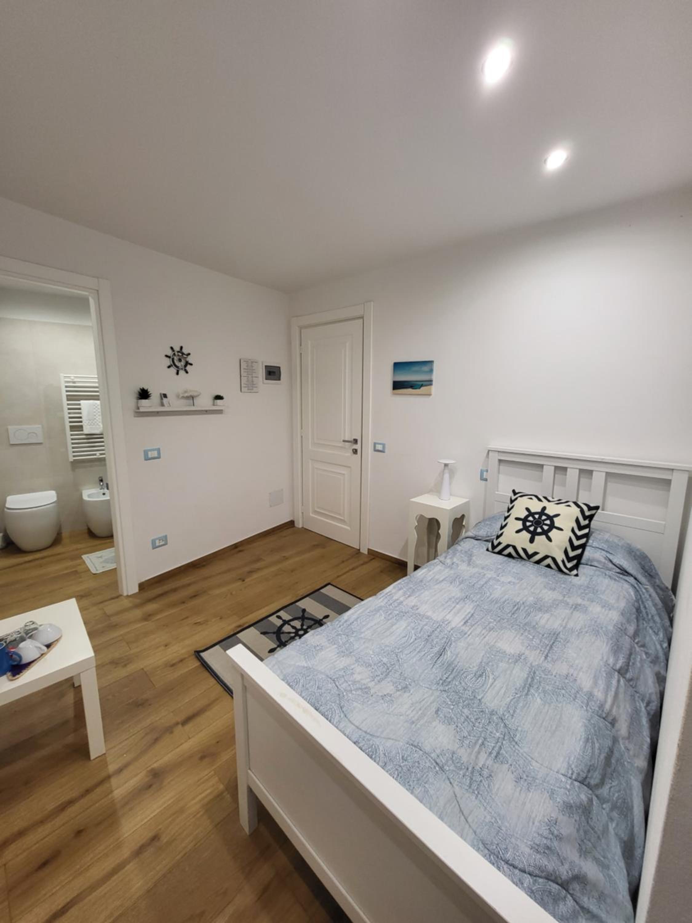 Quadruple Room with Terrace and Front Sea View - Photo 13