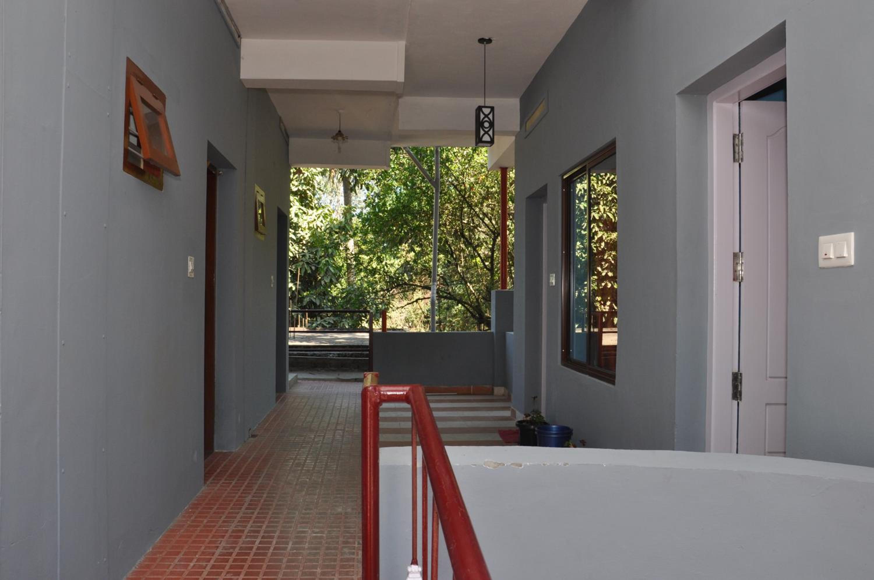 Double or Twin Room with Balcony - Photo 2