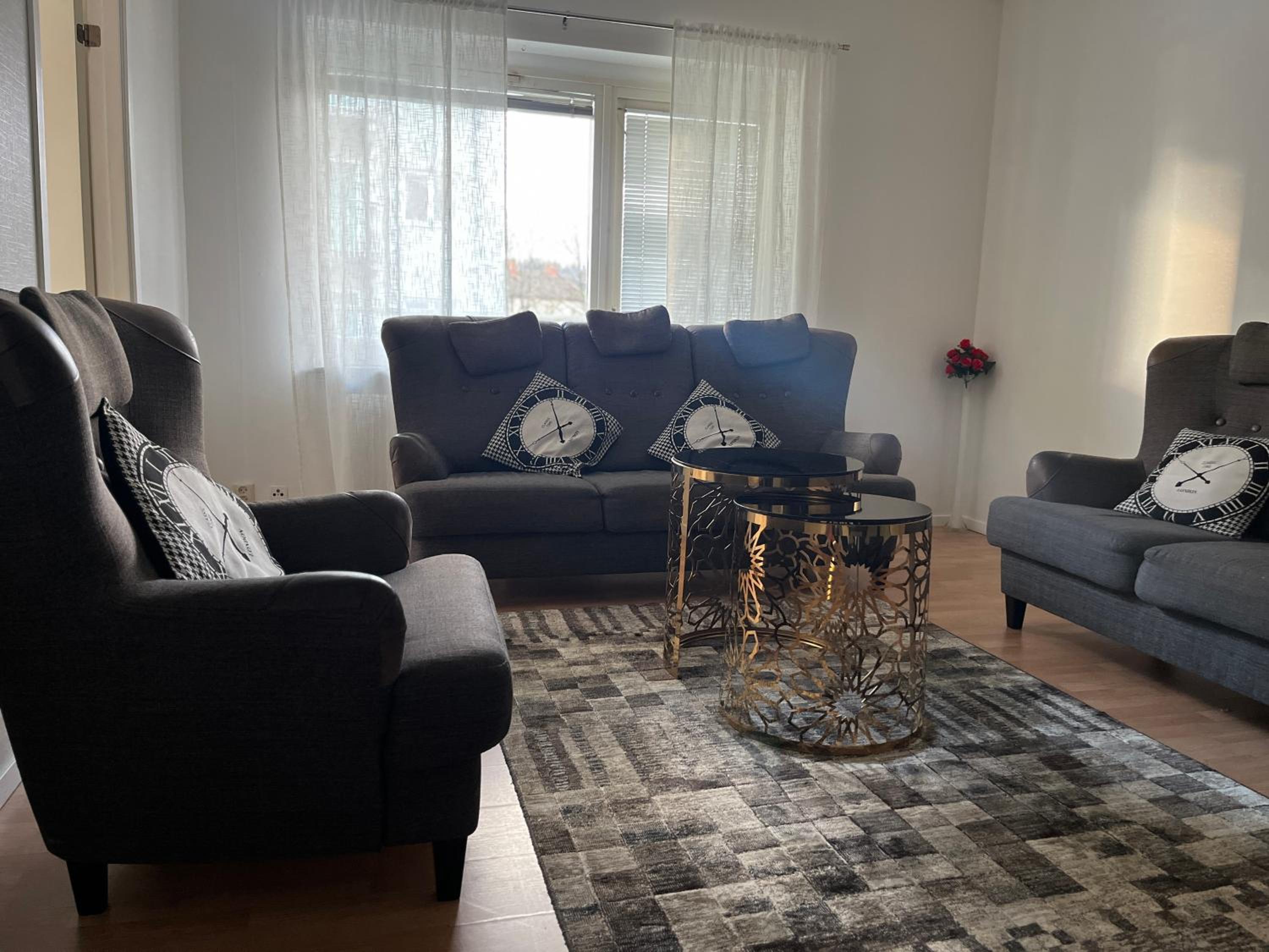 One-Bedroom Apartment photo 1