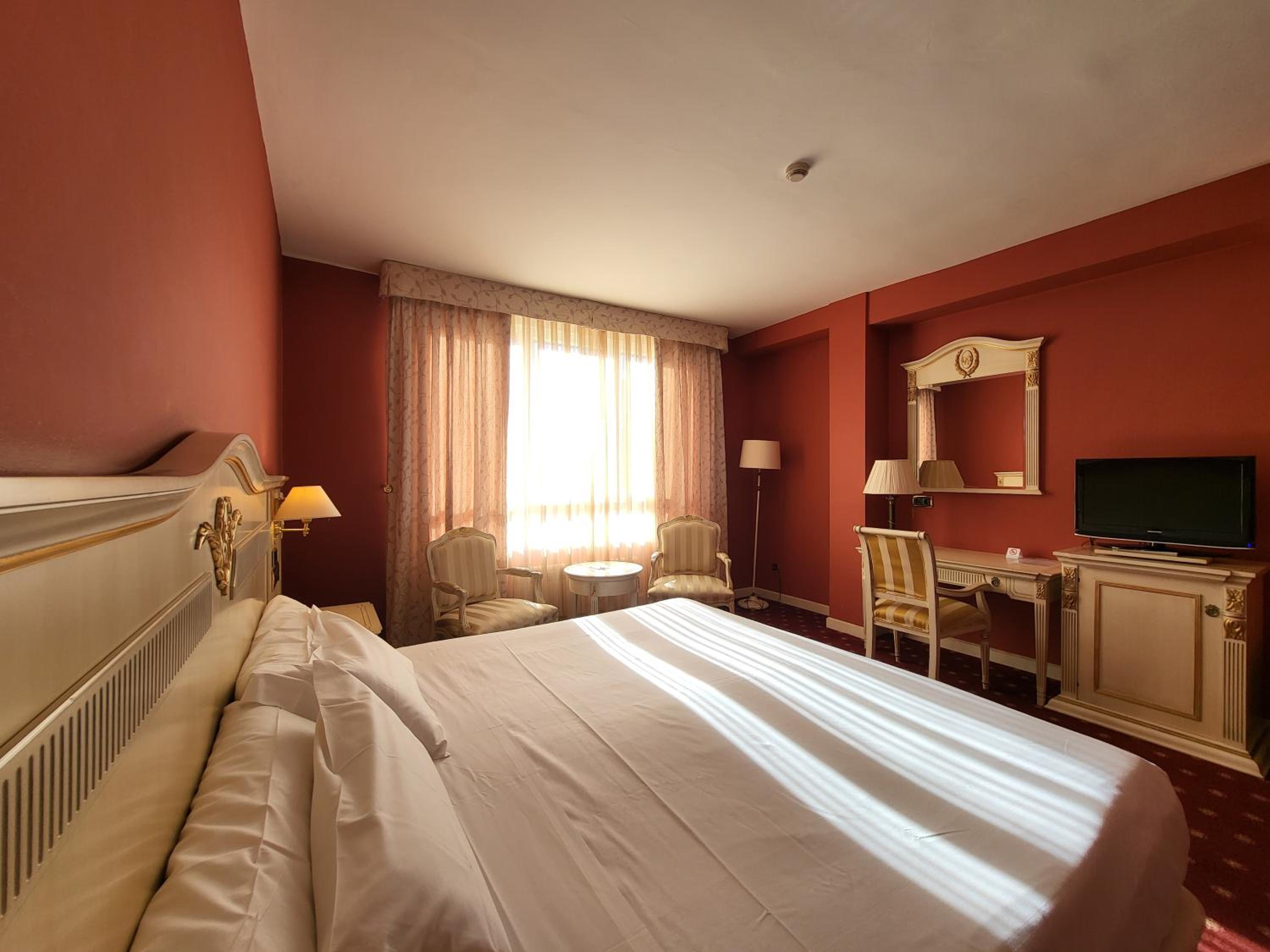 Double or Twin Room - Photo 1
