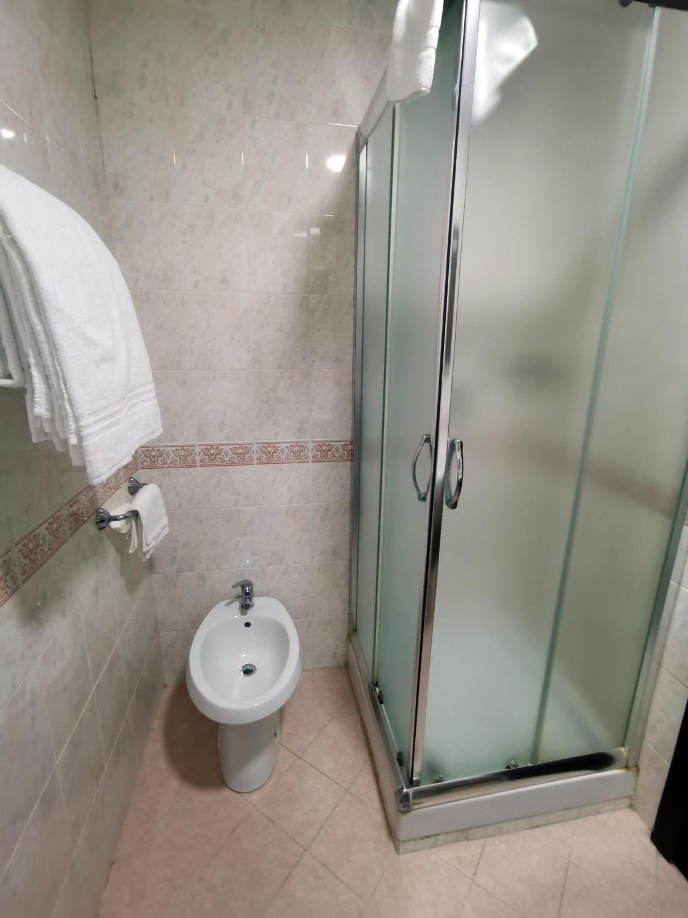 Quadruple Room - Photo 11