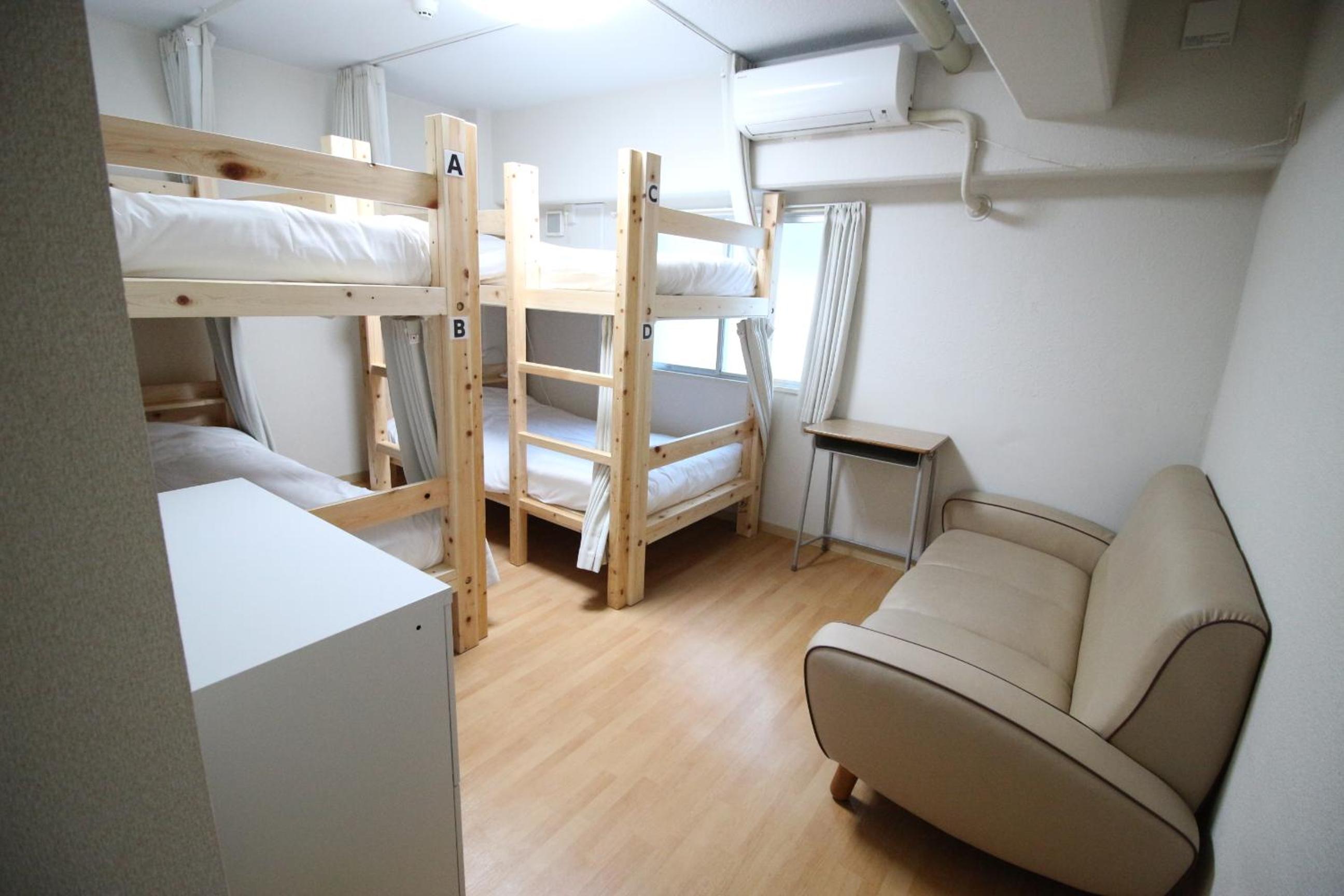 Quadruple Room with Shared Bathroom photo 1
