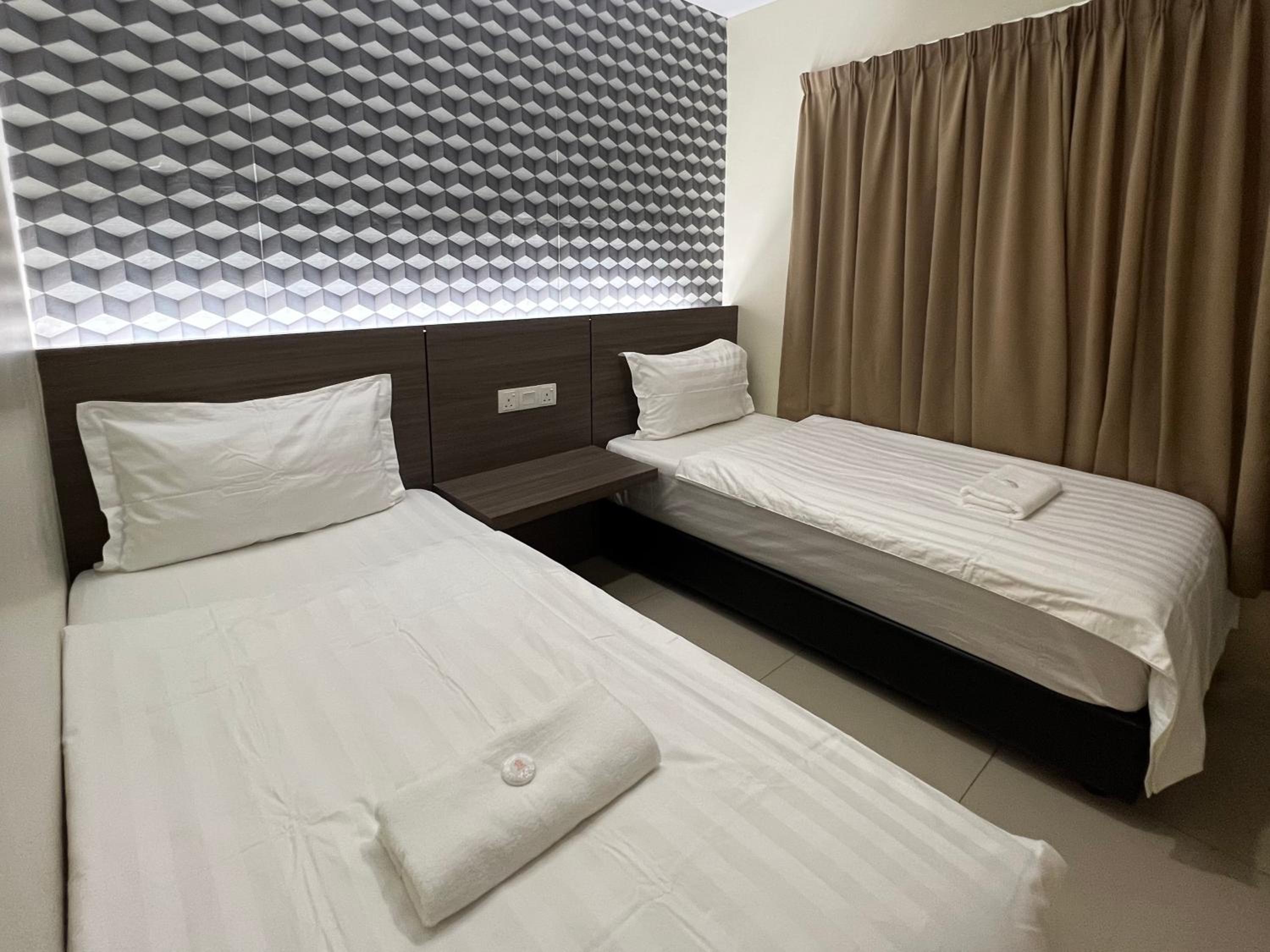 Twin Room with Private Bathroom photo 2