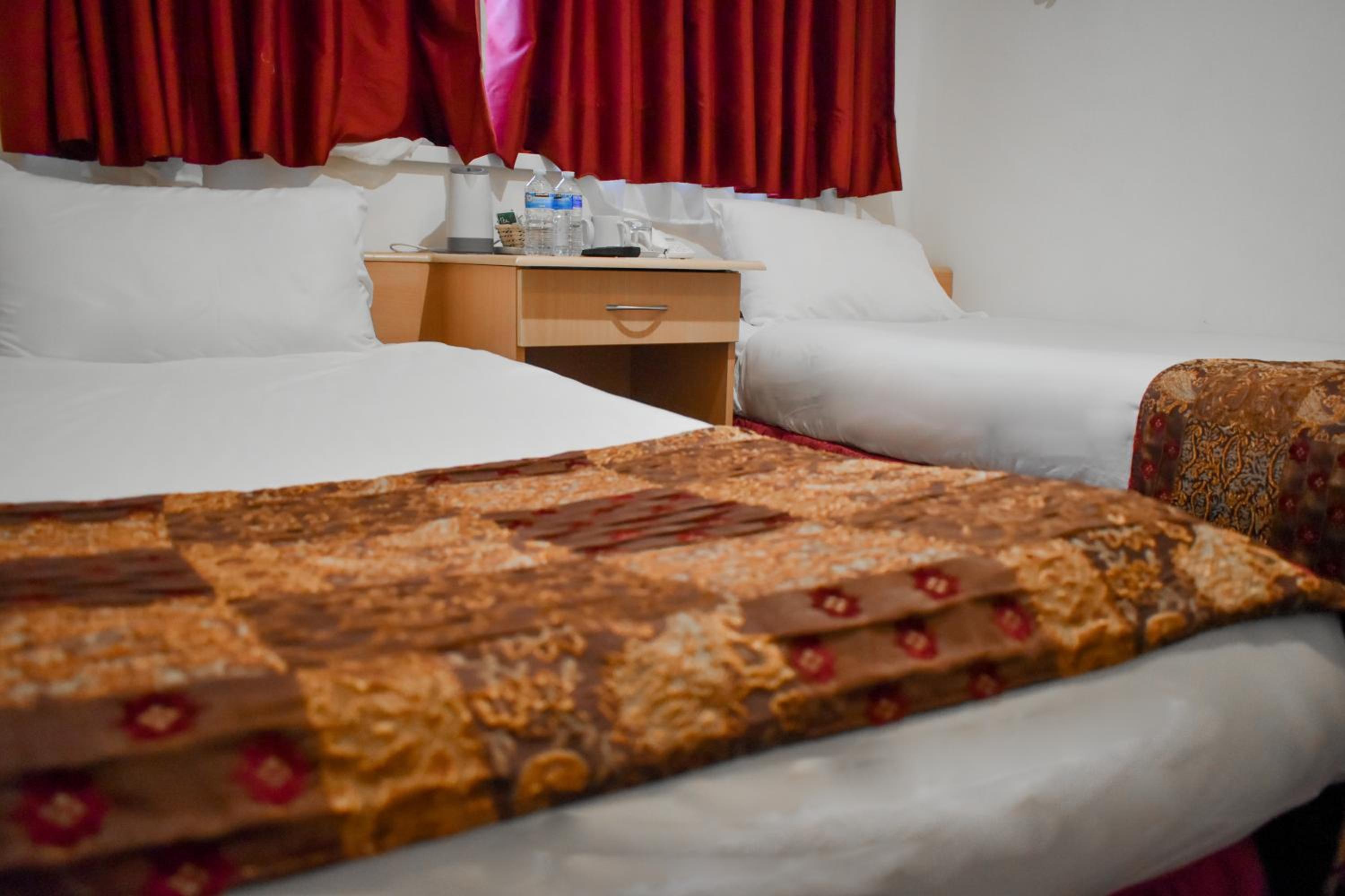 Twin Room - Photo 2
