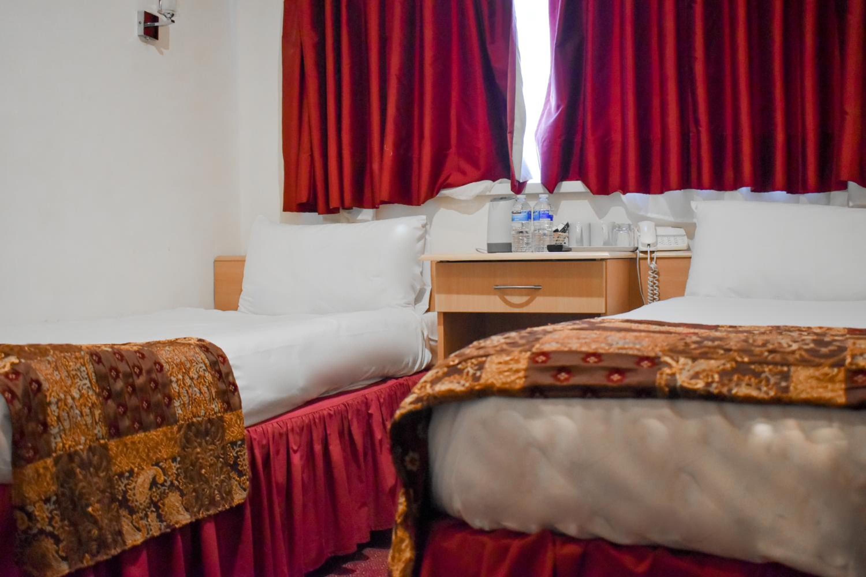 Twin Room - Photo 3