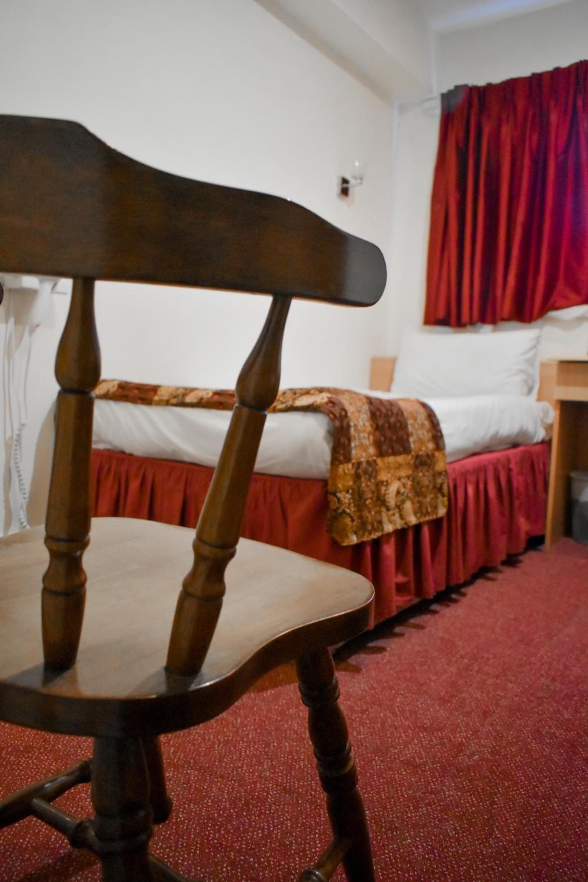 Twin Room - Photo 8