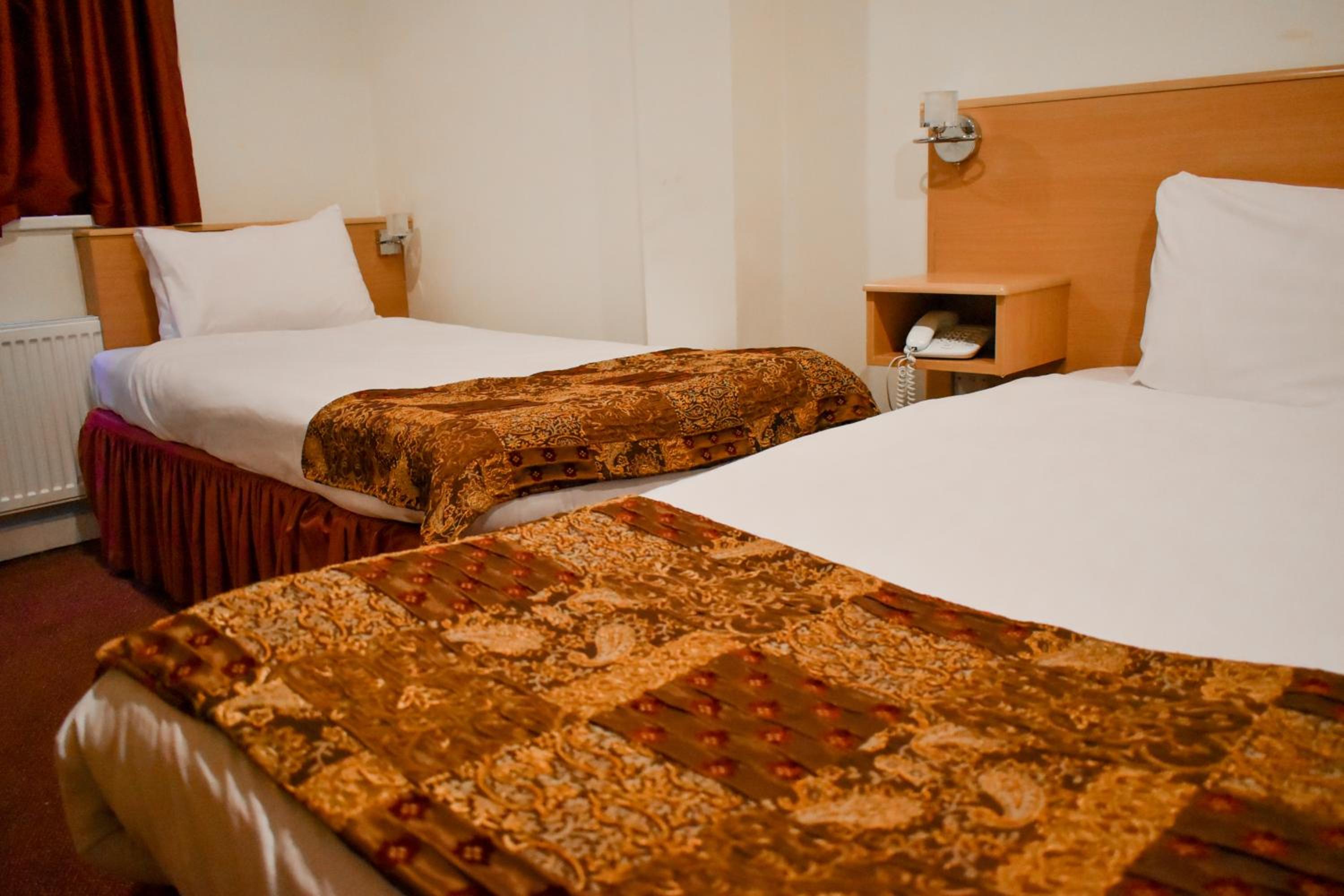 Standard Twin Room - Photo 1
