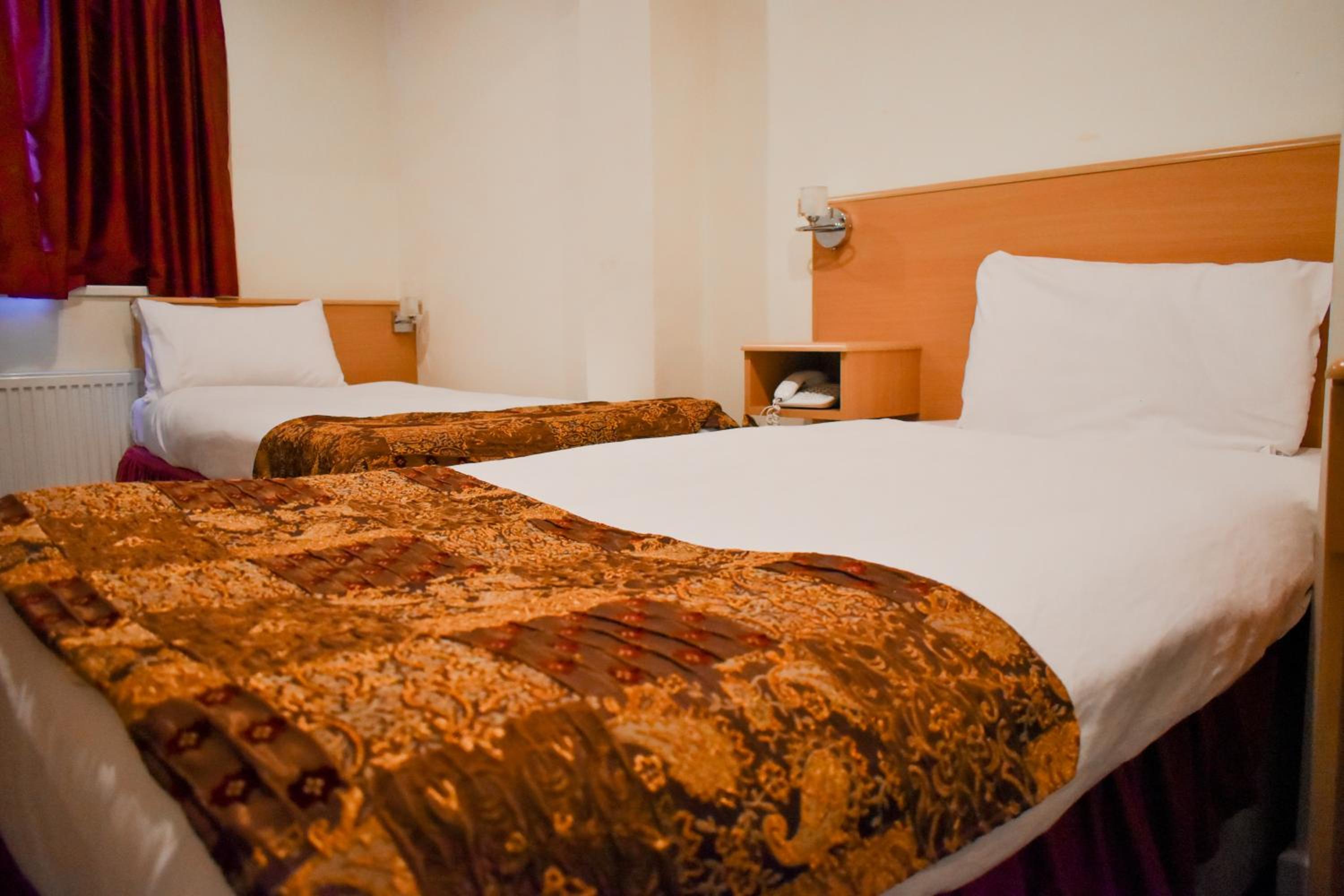 Standard Twin Room - Photo 6